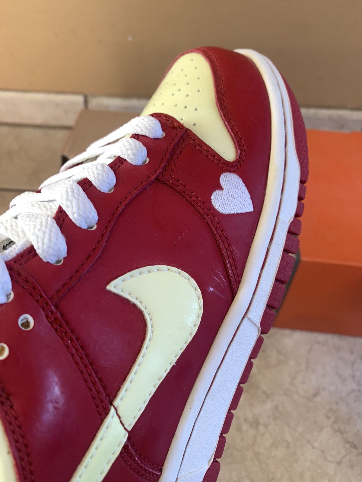 Nike Nike Dunk Low WMNS 2004 Valentines Day Hearts Size US 6 / EU 39 - 10 Thumbnail