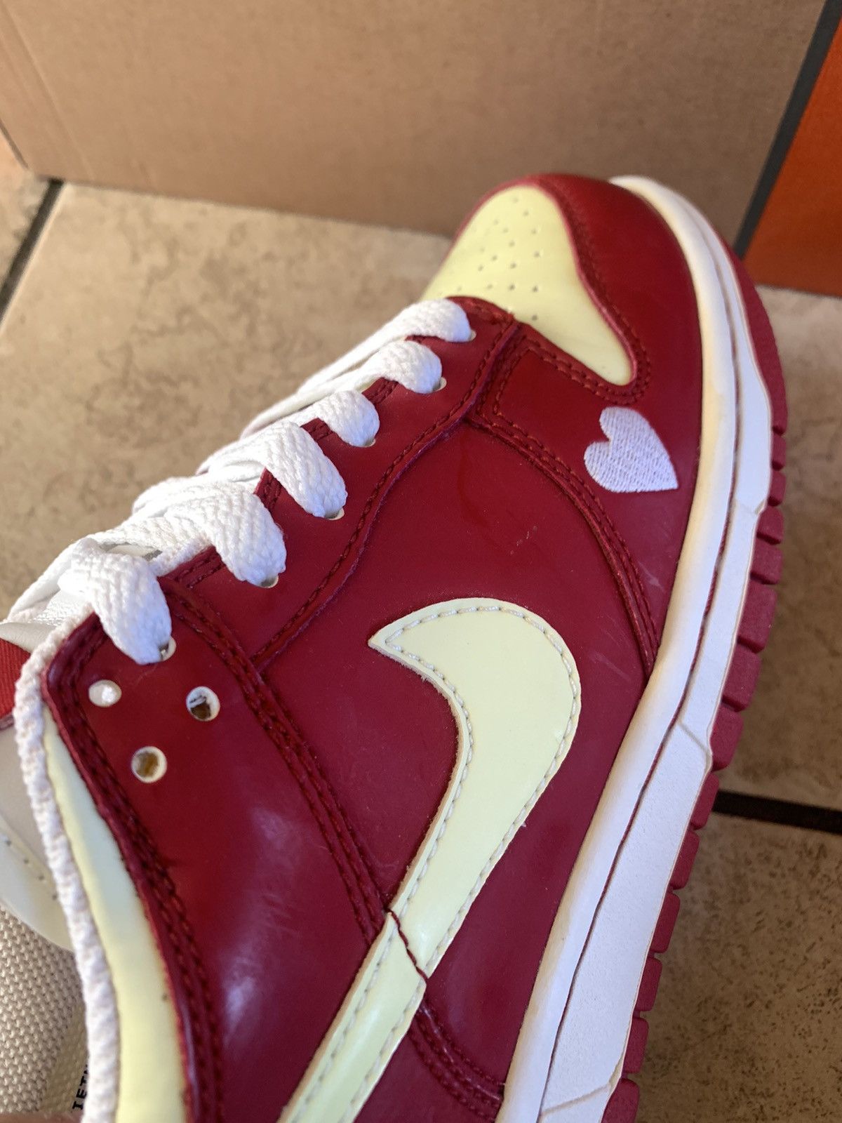 Nike Nike Dunk Low WMNS 2004 Valentines Day Hearts Size US 6 / EU 39 - 12 Thumbnail