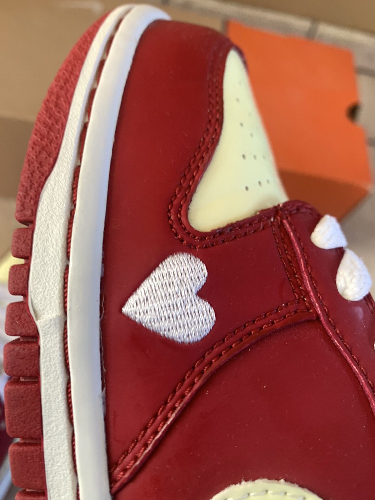 Nike Nike Dunk Low WMNS 2004 Valentines Day Hearts Size US 6 / EU 39 - 11 Thumbnail