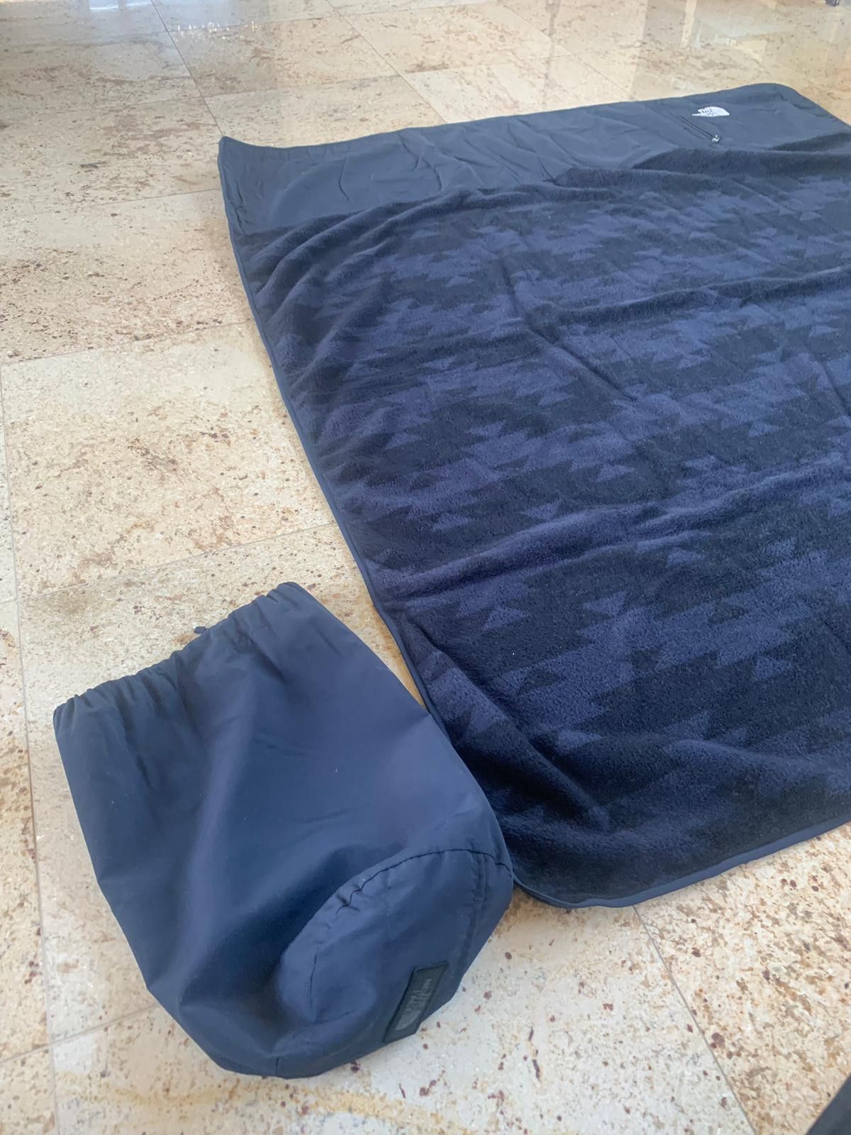 The North Face Blanket With Pocket in Navy Size ONE SIZE - 7 Thumbnail