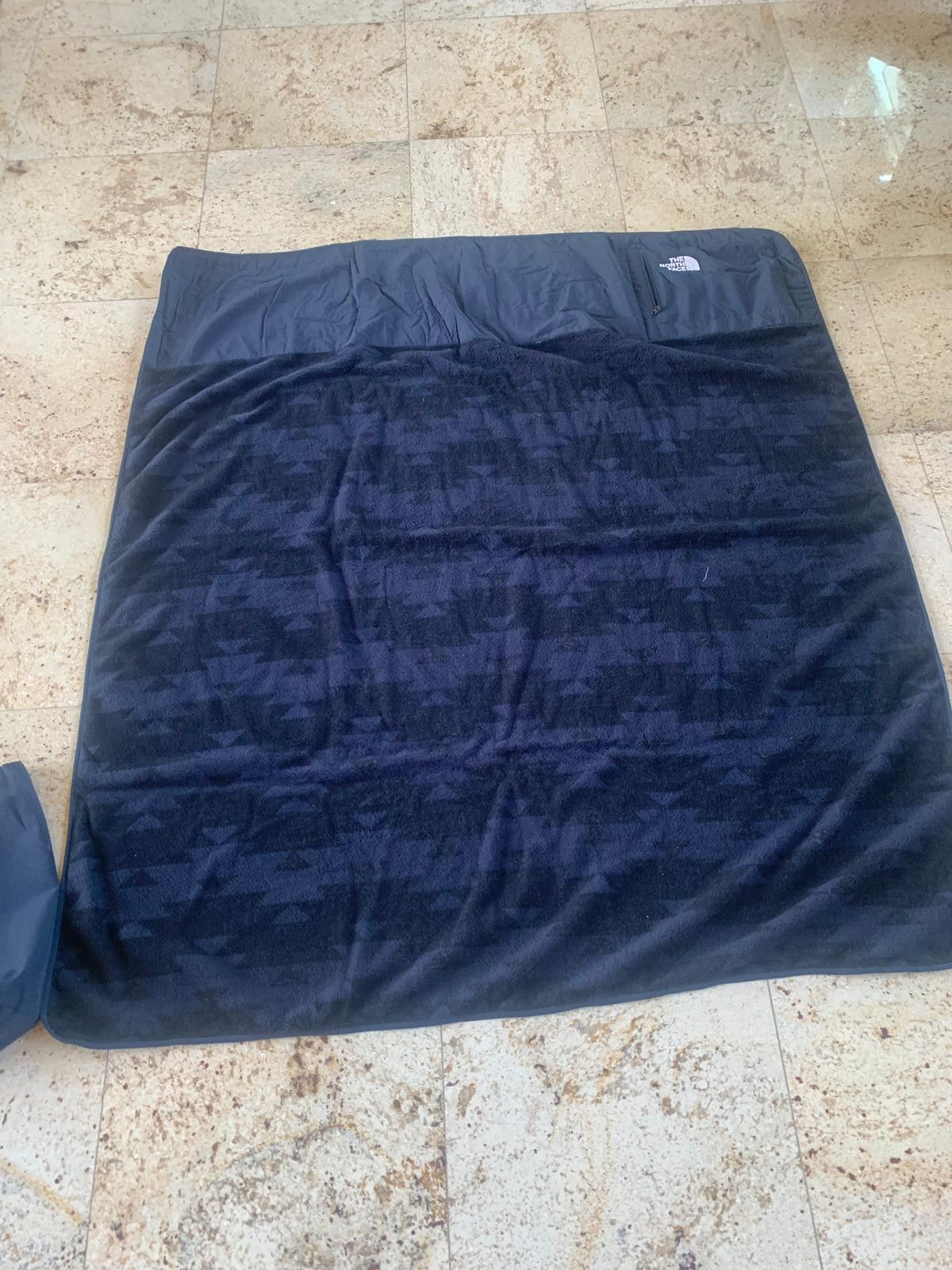 The North Face Blanket With Pocket in Navy Size ONE SIZE - 6 Thumbnail