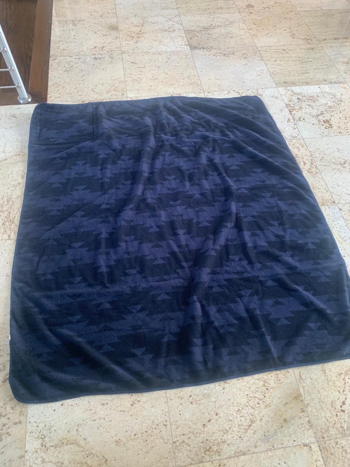 The North Face Blanket With Pocket in Navy Size ONE SIZE - 13 Thumbnail
