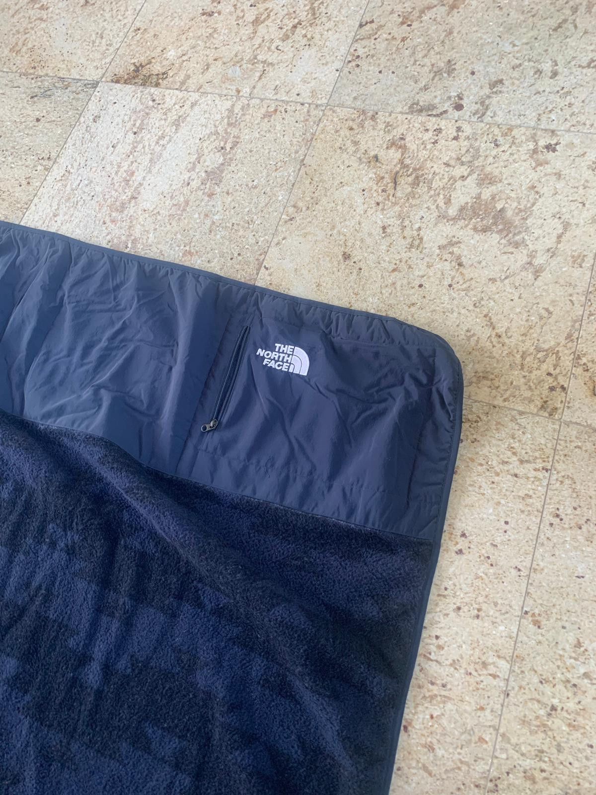 The North Face Blanket With Pocket in Navy Size ONE SIZE - 11 Thumbnail