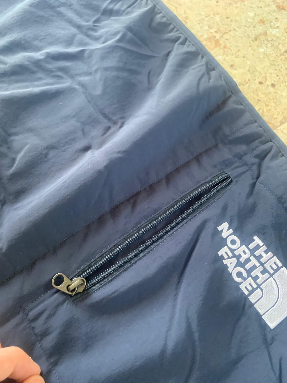 The North Face Blanket With Pocket in Navy Size ONE SIZE - 8 Thumbnail