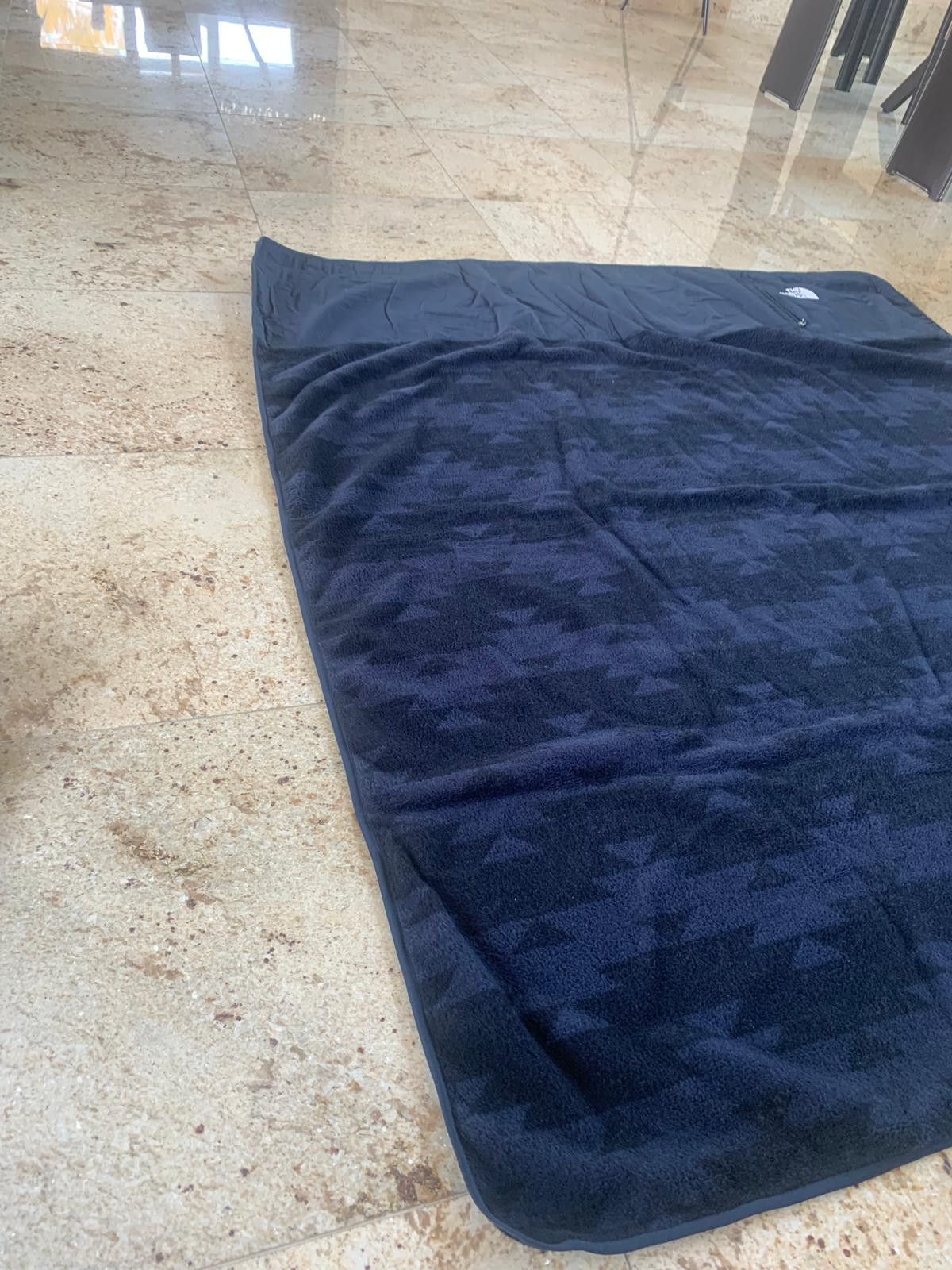 The North Face Blanket With Pocket in Navy Size ONE SIZE - 4 Thumbnail