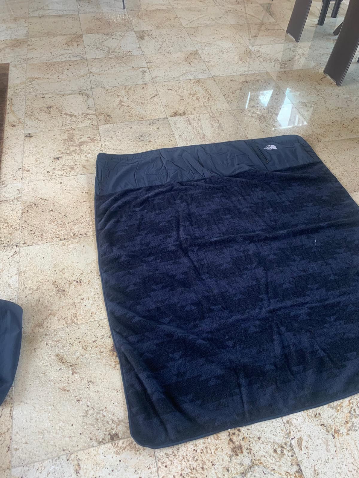 The North Face Blanket With Pocket in Navy Size ONE SIZE - 1 Thumbnail