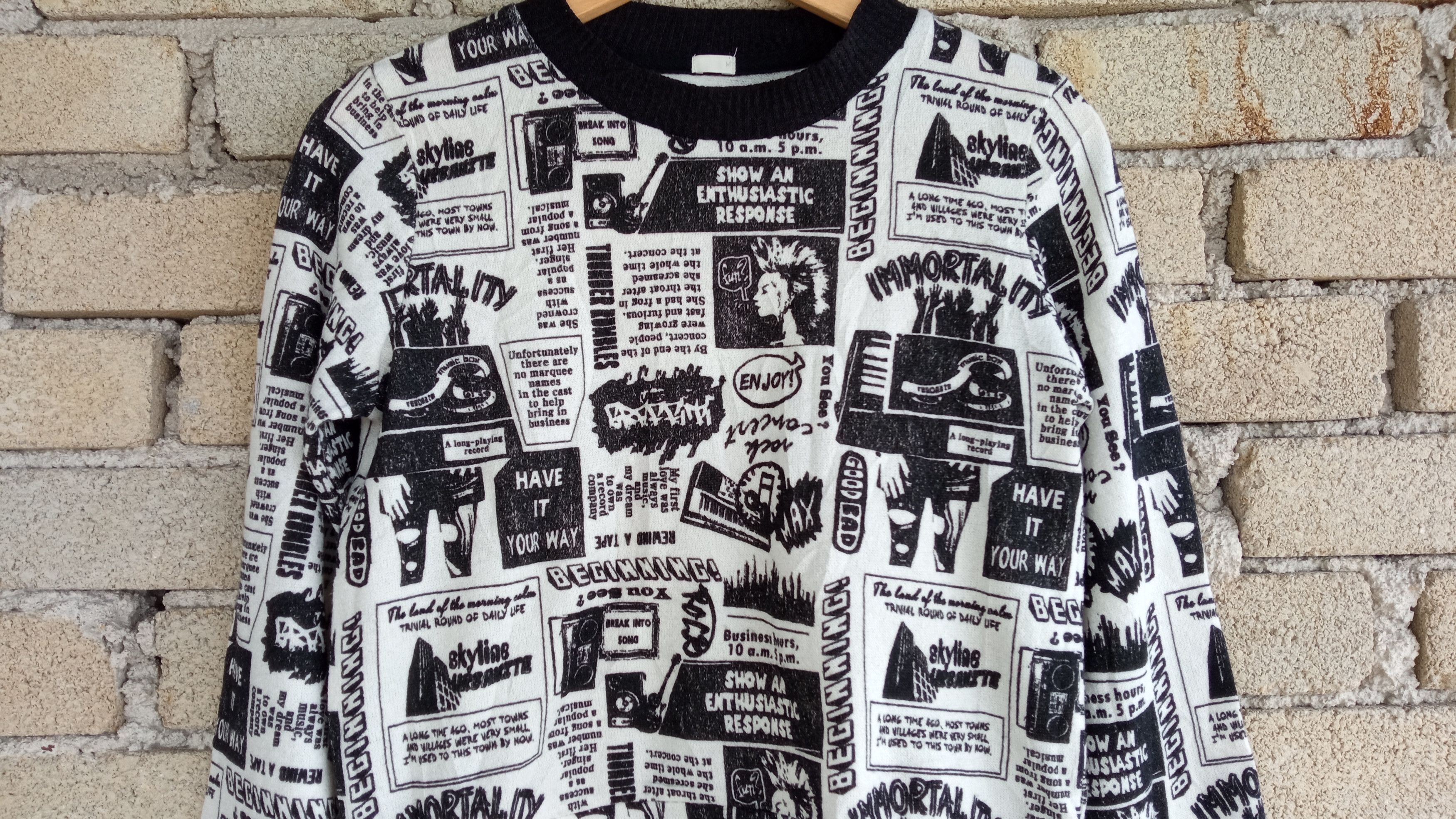 GU × Japanese Brand 🔥🔥Japanese Brand GU Fullprint Newspaper Cropped Sweatshirt Size US S / EU 44-46 / 1 - 5 Thumbnail