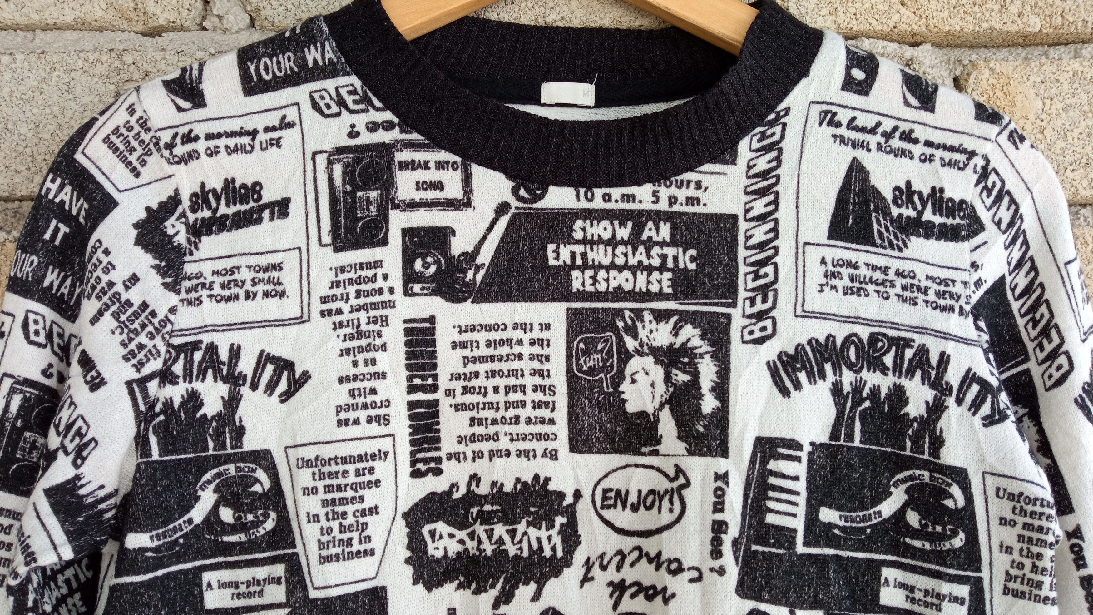 GU × Japanese Brand 🔥🔥Japanese Brand GU Fullprint Newspaper Cropped Sweatshirt Size US S / EU 44-46 / 1 - 7 Thumbnail