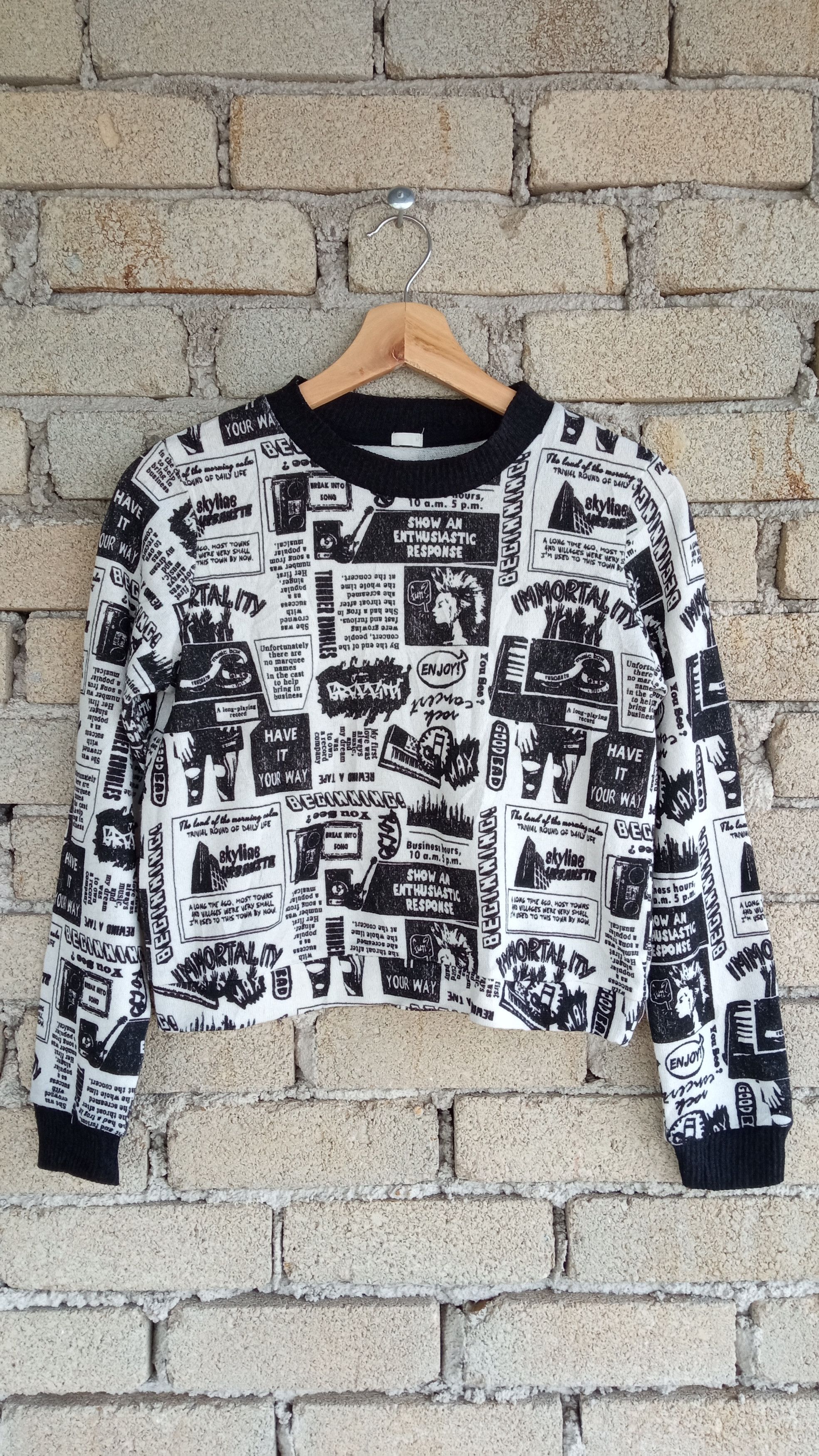 GU × Japanese Brand 🔥🔥Japanese Brand GU Fullprint Newspaper Cropped Sweatshirt Size US S / EU 44-46 / 1 - 1 Thumbnail