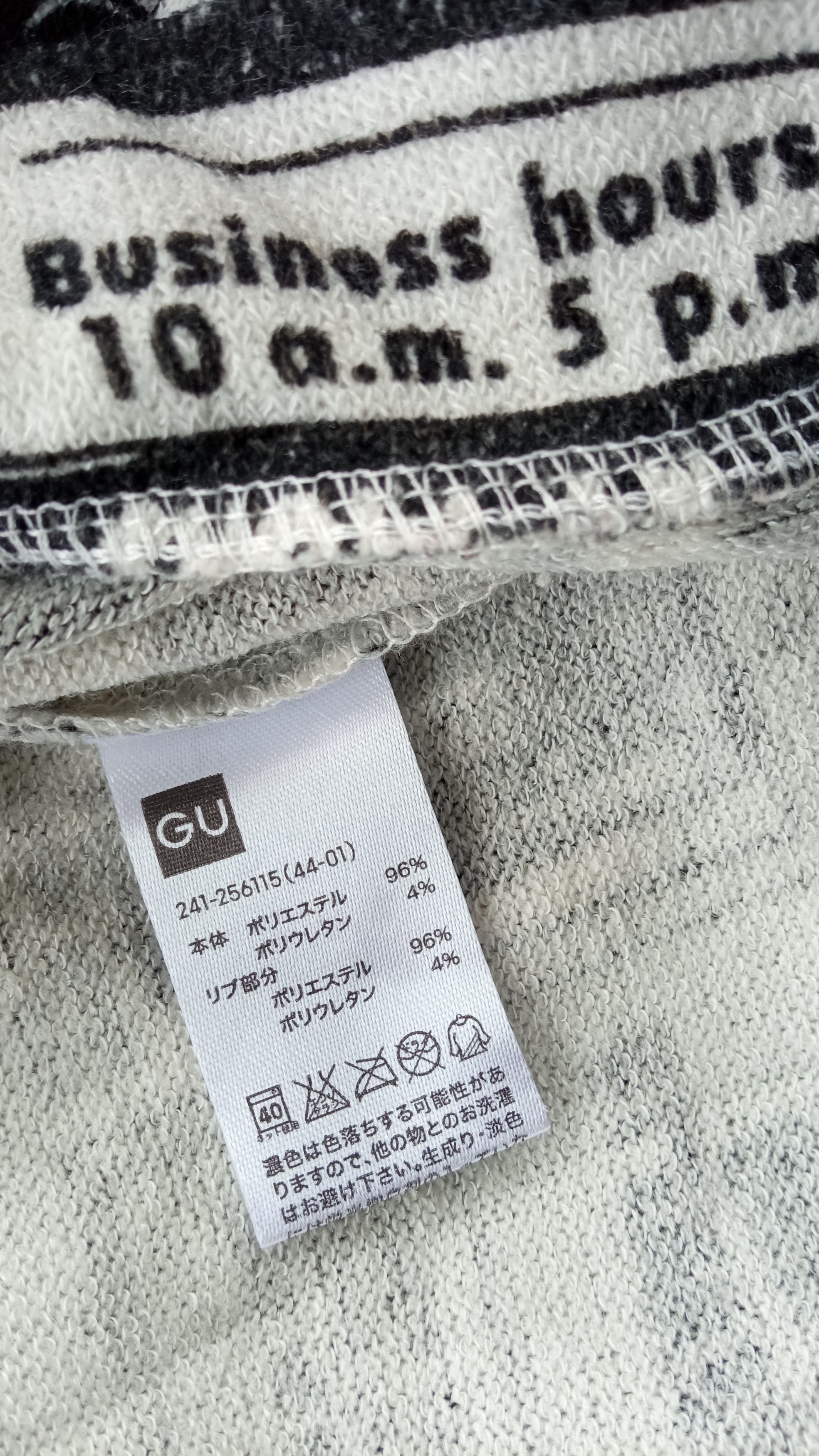 GU × Japanese Brand 🔥🔥Japanese Brand GU Fullprint Newspaper Cropped Sweatshirt Size US S / EU 44-46 / 1 - 12 Thumbnail