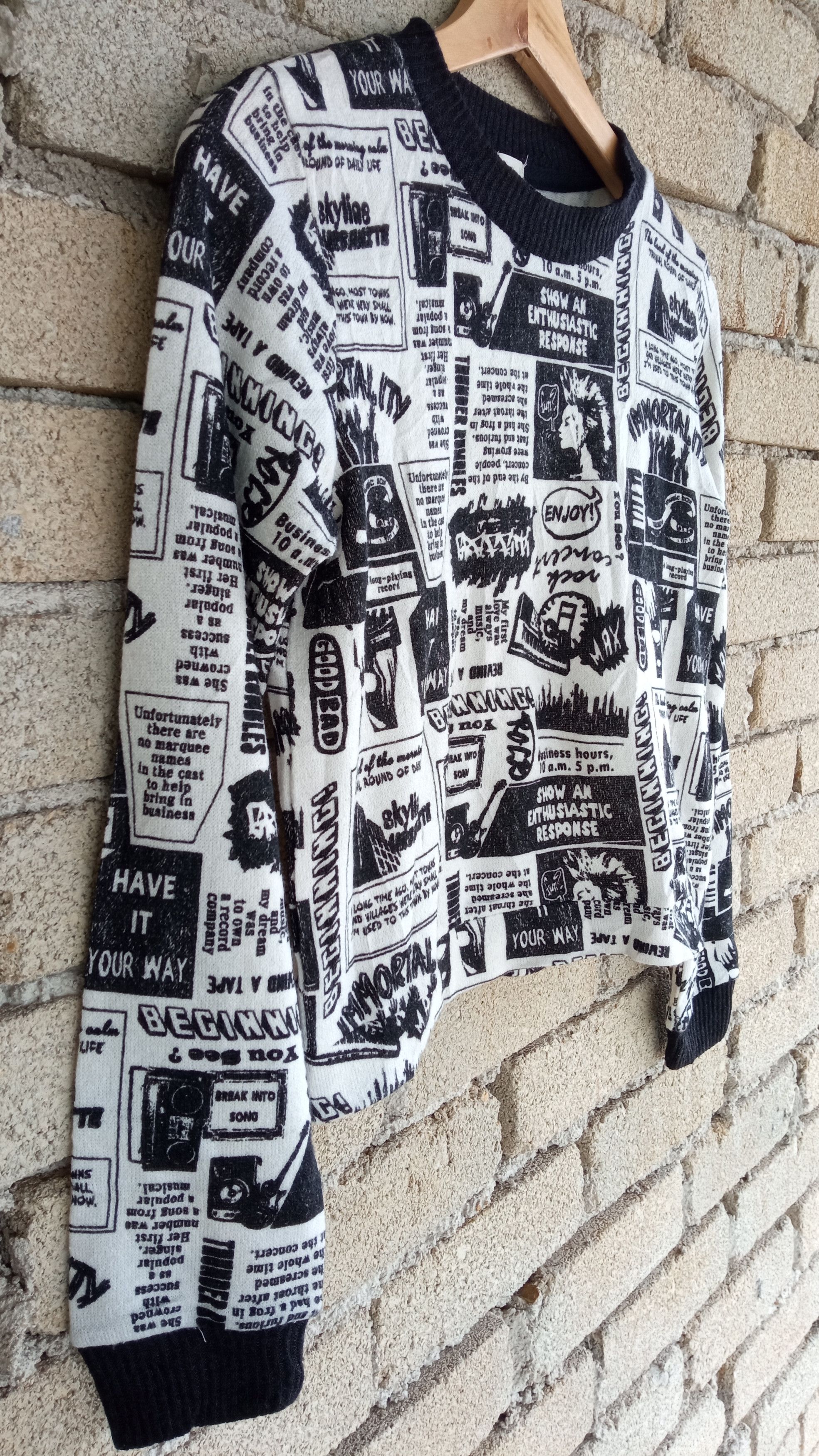 GU × Japanese Brand 🔥🔥Japanese Brand GU Fullprint Newspaper Cropped Sweatshirt Size US S / EU 44-46 / 1 - 9 Thumbnail