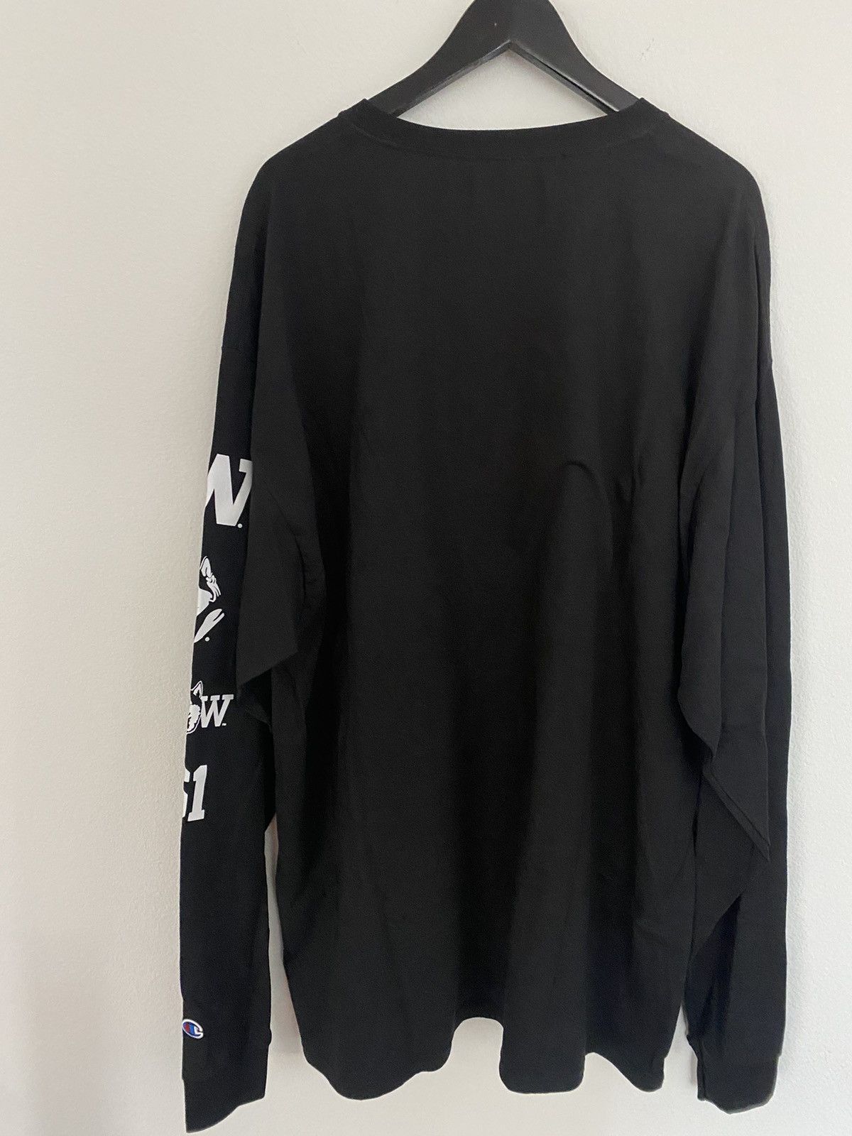 Champion Champion University of Washington Vault L/S T-shirt NWT Size US XXL / EU 58 / 5 - 2 Thumbnail
