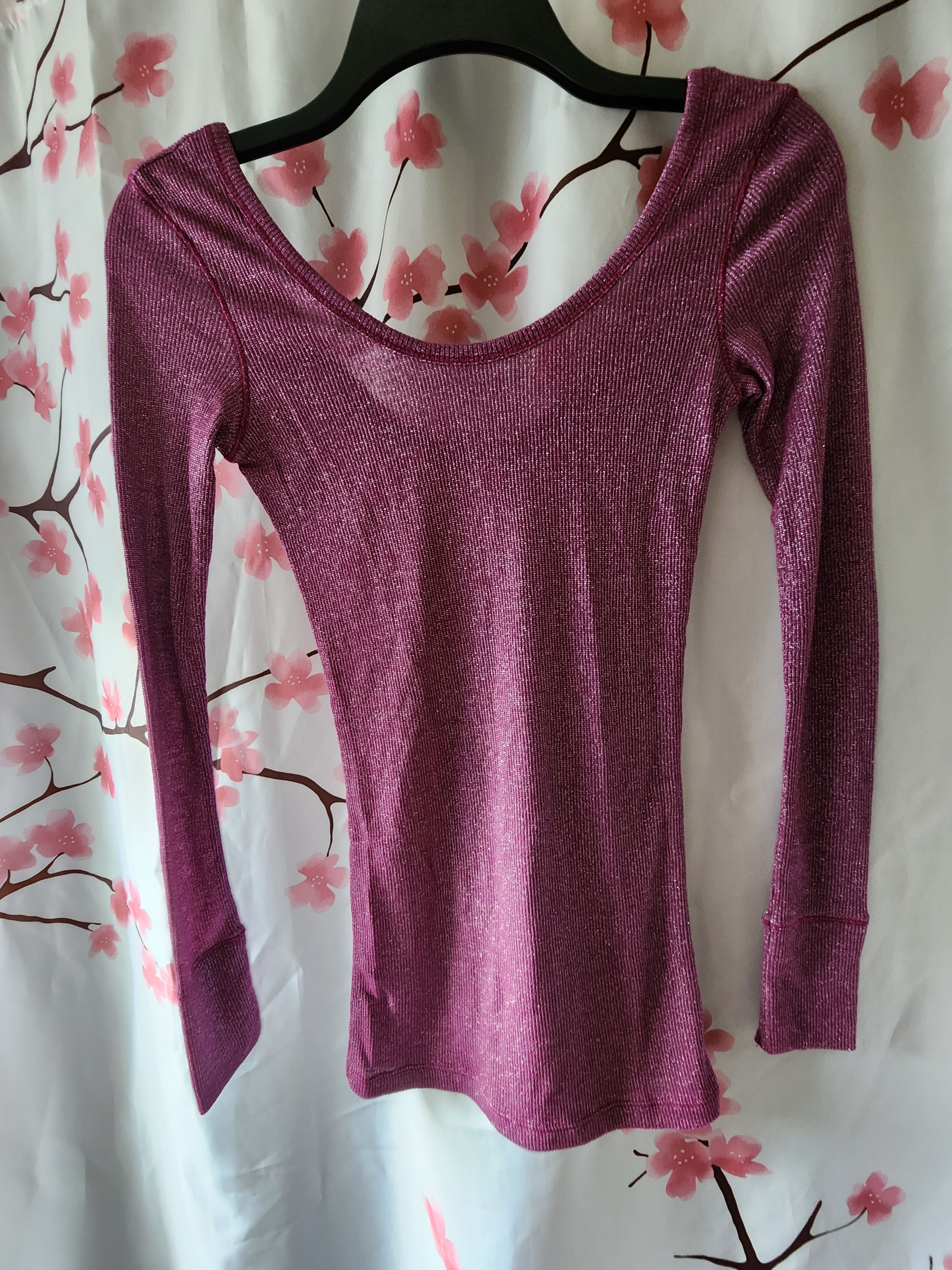 Victoria's Secret Victoria's Secret Plum Silver Glitter Long Sleeve U Neck XS Size XS / US 0-2 / IT 36-38 - 2 Thumbnail