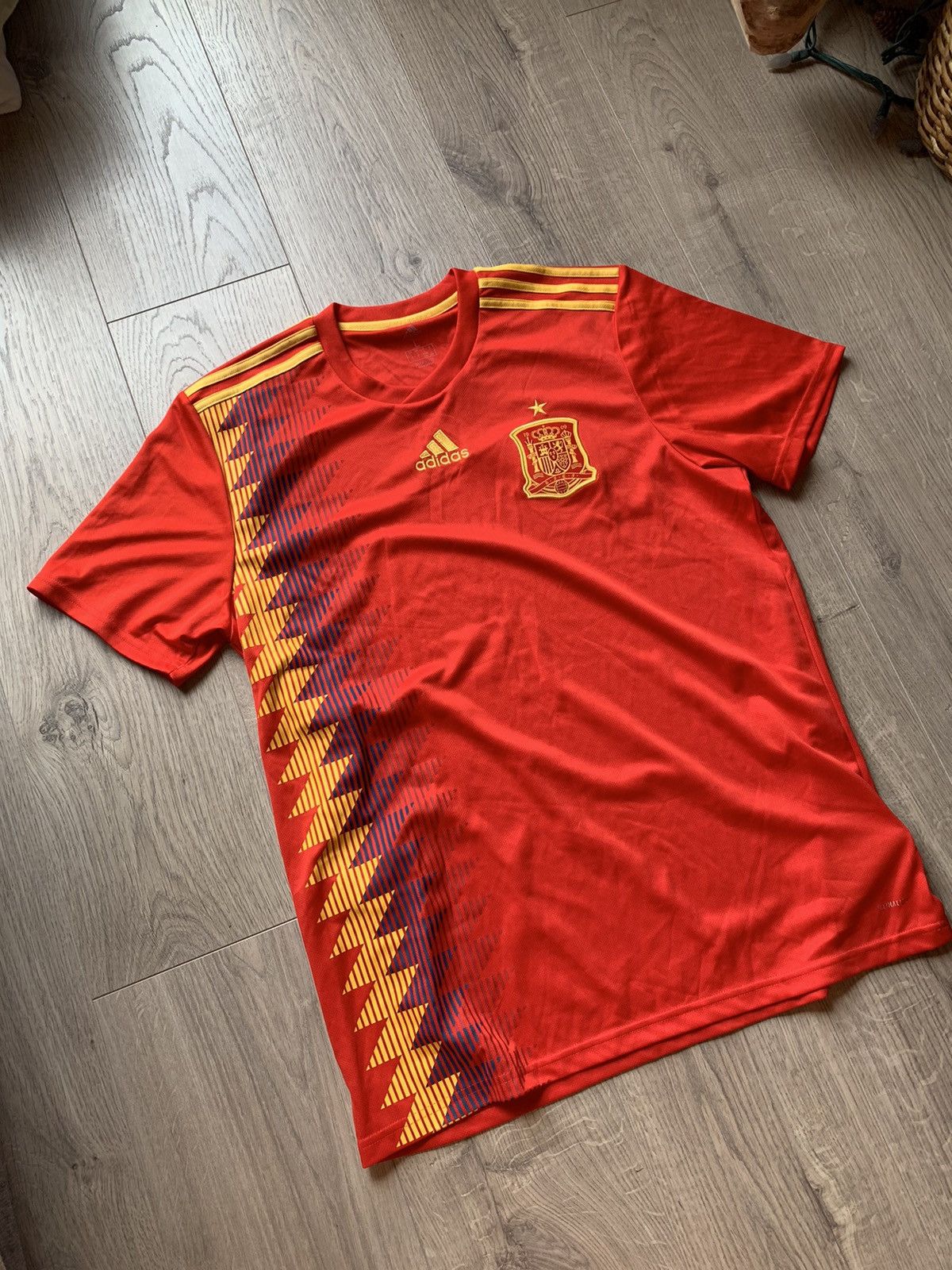 Adidas Spain Adidas Home Soccer Jersey 2018 Size US L / EU 52-54 / 3 - 2 Thumbnail