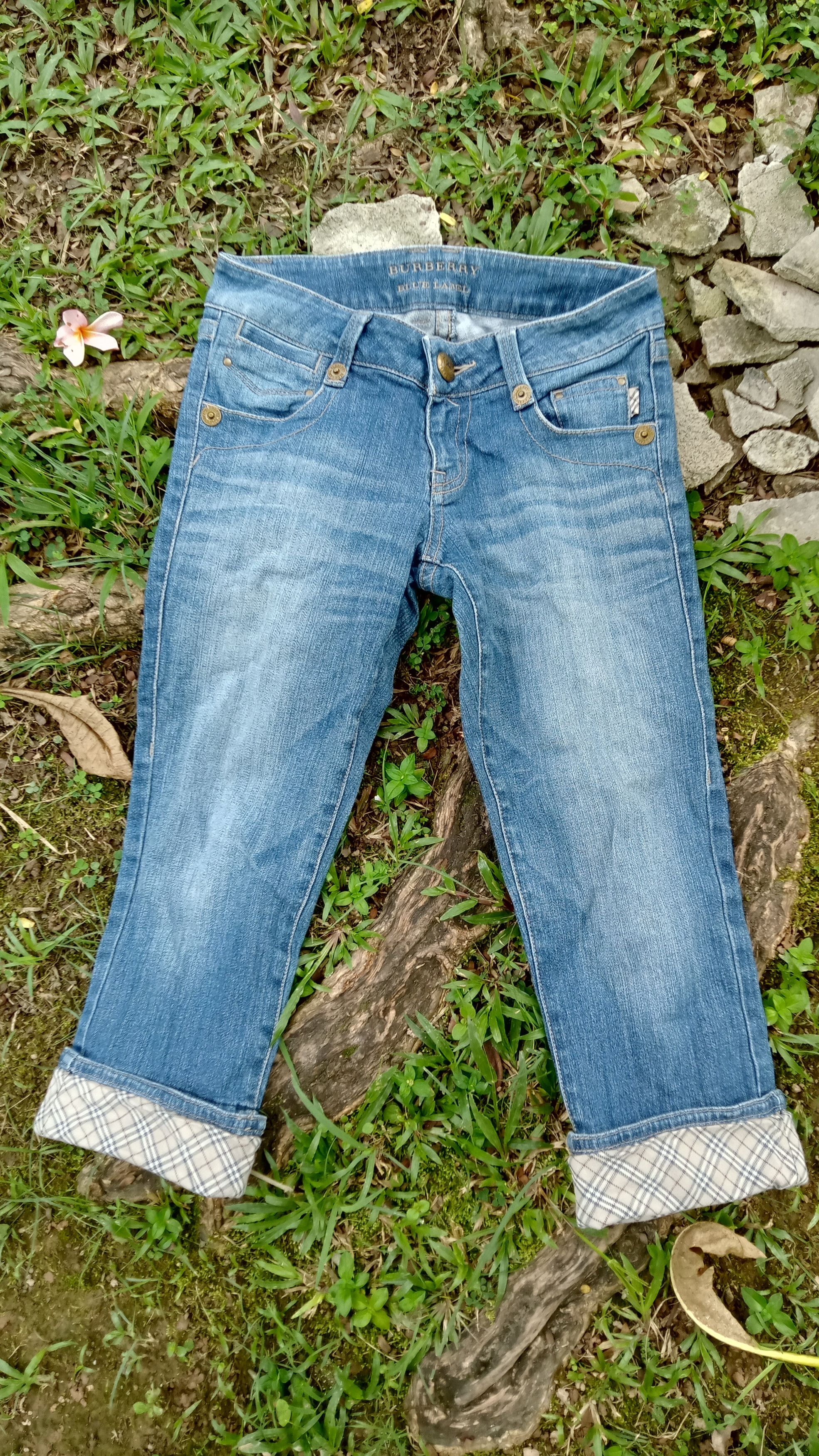 Burberry Vintage Burberry London Women's Cropped Jeans Size 27" / US 4 / IT 40 - 1 Thumbnail