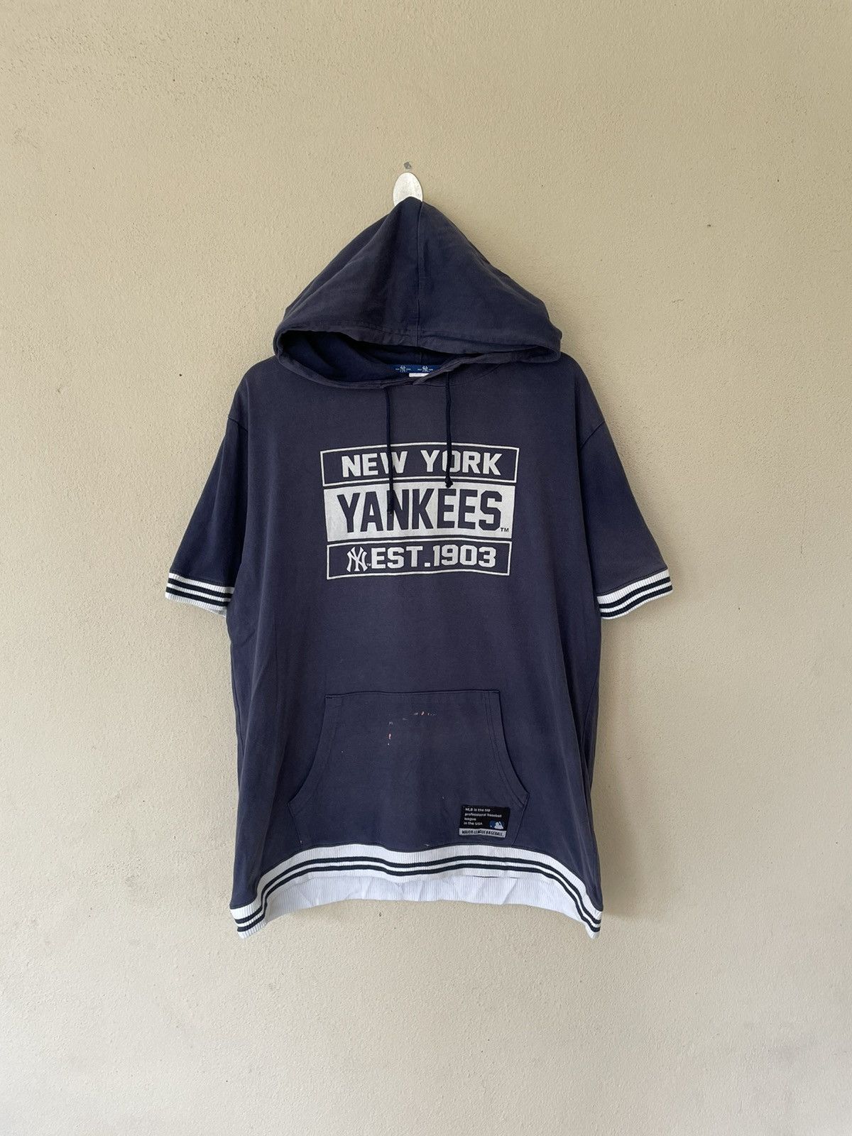New York Yankees NEW YORK YANKEES SHORT SLEEVE HOODIE Size US XXL / EU 58 / 5 - 1 Thumbnail