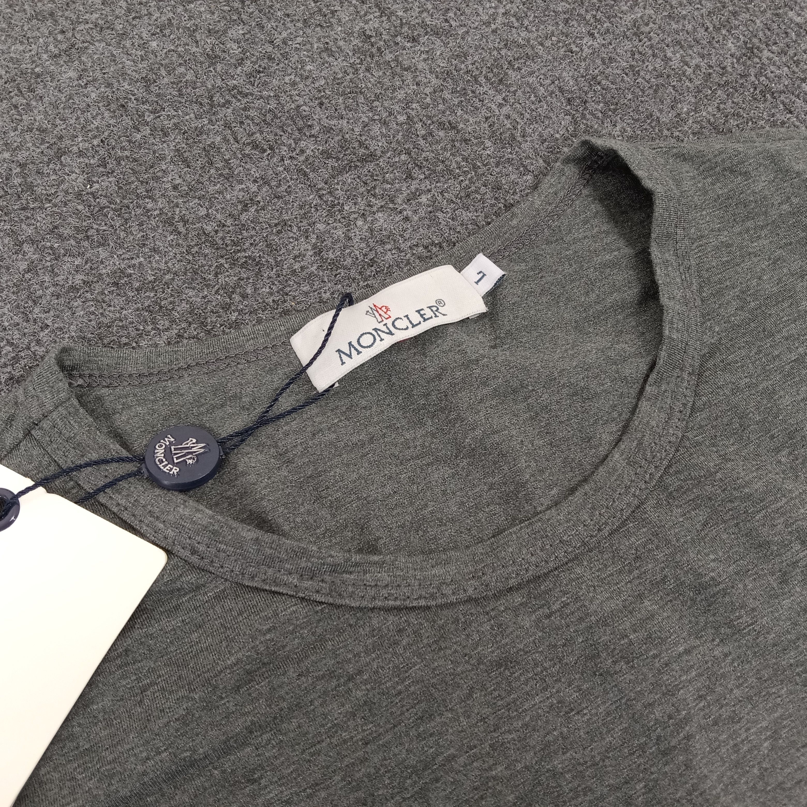 Other Italian Designer Brand Back Stage Design Tshirt Size US M / EU 48-50 / 2 - 6 Thumbnail
