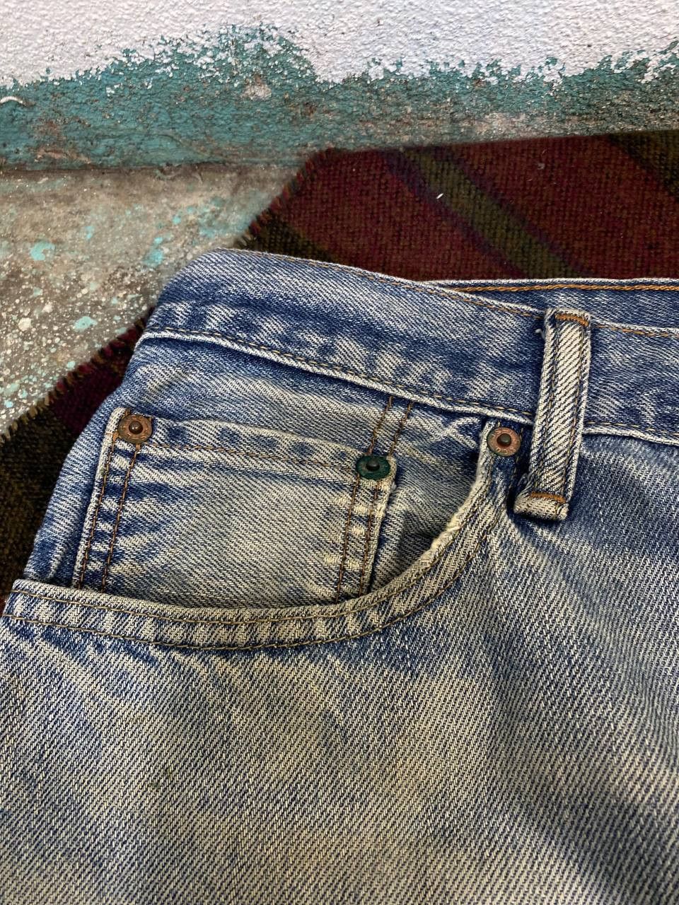 Levi's levis 505 straight fit lightwash distressed denim Size US 37 - 11 Thumbnail