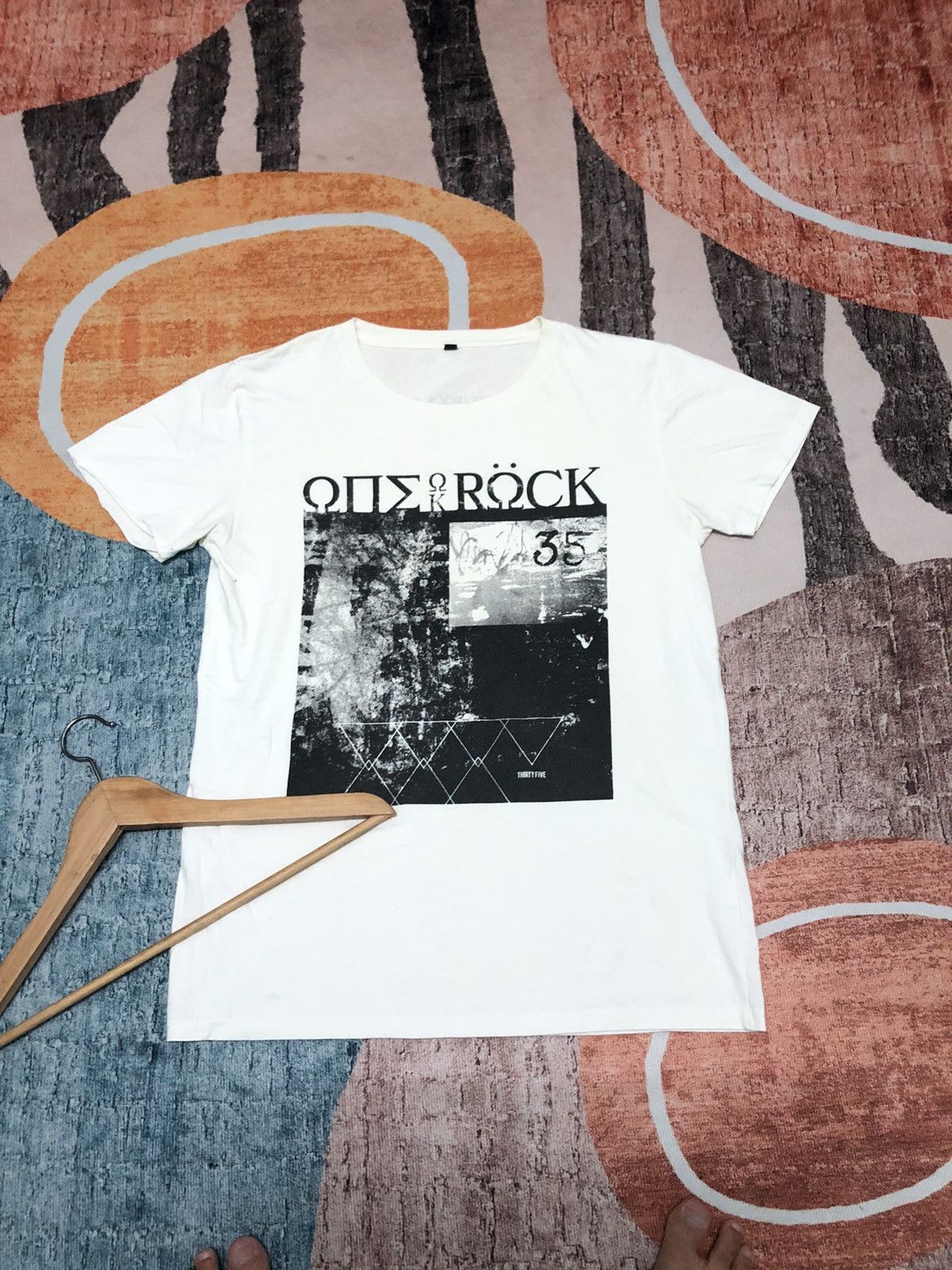 Band Tees ONE OK ROCK 2015 10th ANNIVERSARY JAPANESE ROCK TOUR SHIRT Size US M / EU 48-50 / 2 - 1 Thumbnail