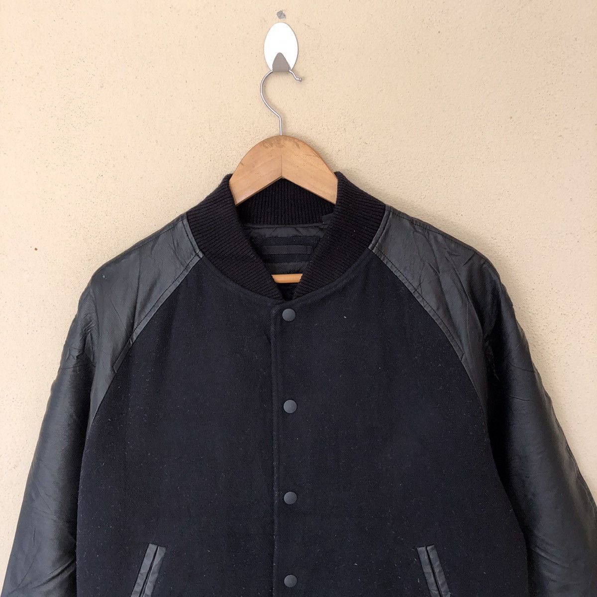 Uniqlo 🔥UNIQLO UNDERCOVER BLACK VARSITY BOMBER JACKET Size US L / EU 52-54 / 3 - 5 Thumbnail