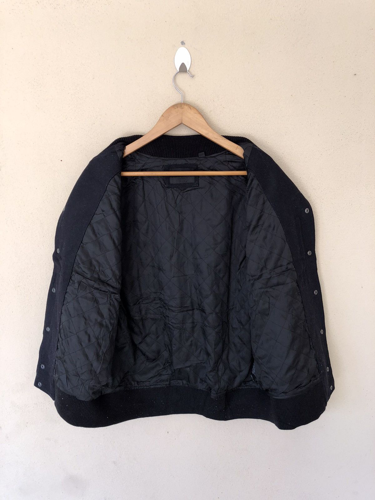 Uniqlo 🔥UNIQLO UNDERCOVER BLACK VARSITY BOMBER JACKET Size US L / EU 52-54 / 3 - 8 Thumbnail