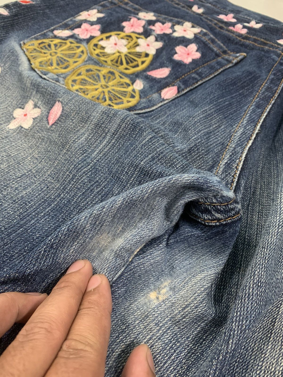 If Six Was Nine 🇯🇵 Japanese Karakuri Tamashi Embroidered Fish Koi Denim Size US 35 - 7 Thumbnail