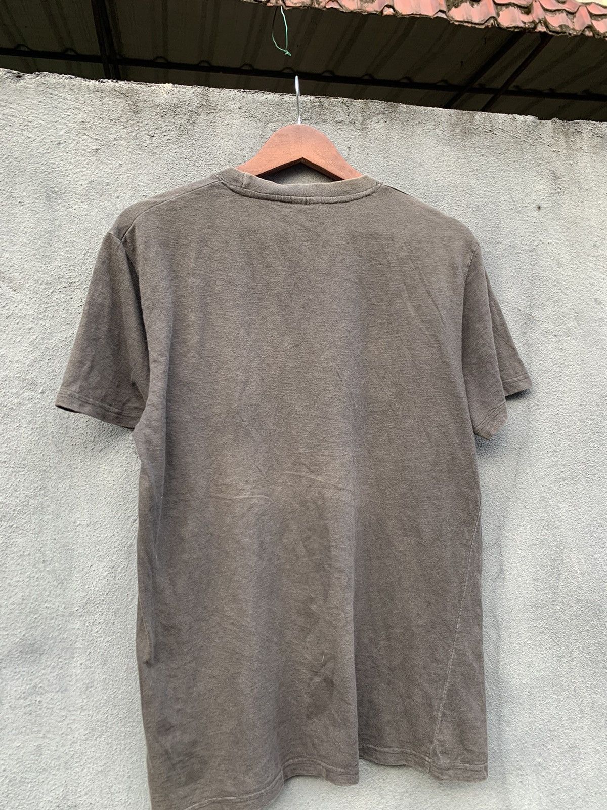 Vintage Vintage THRASHED EMBROIDERY JAPANESE KOI FISH FADED TSHIRT Size US M / EU 48-50 / 2 - 7 Thumbnail