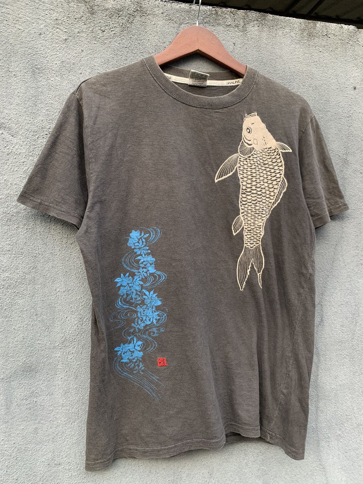 Vintage Vintage THRASHED EMBROIDERY JAPANESE KOI FISH FADED TSHIRT Size US M / EU 48-50 / 2 - 2 Thumbnail