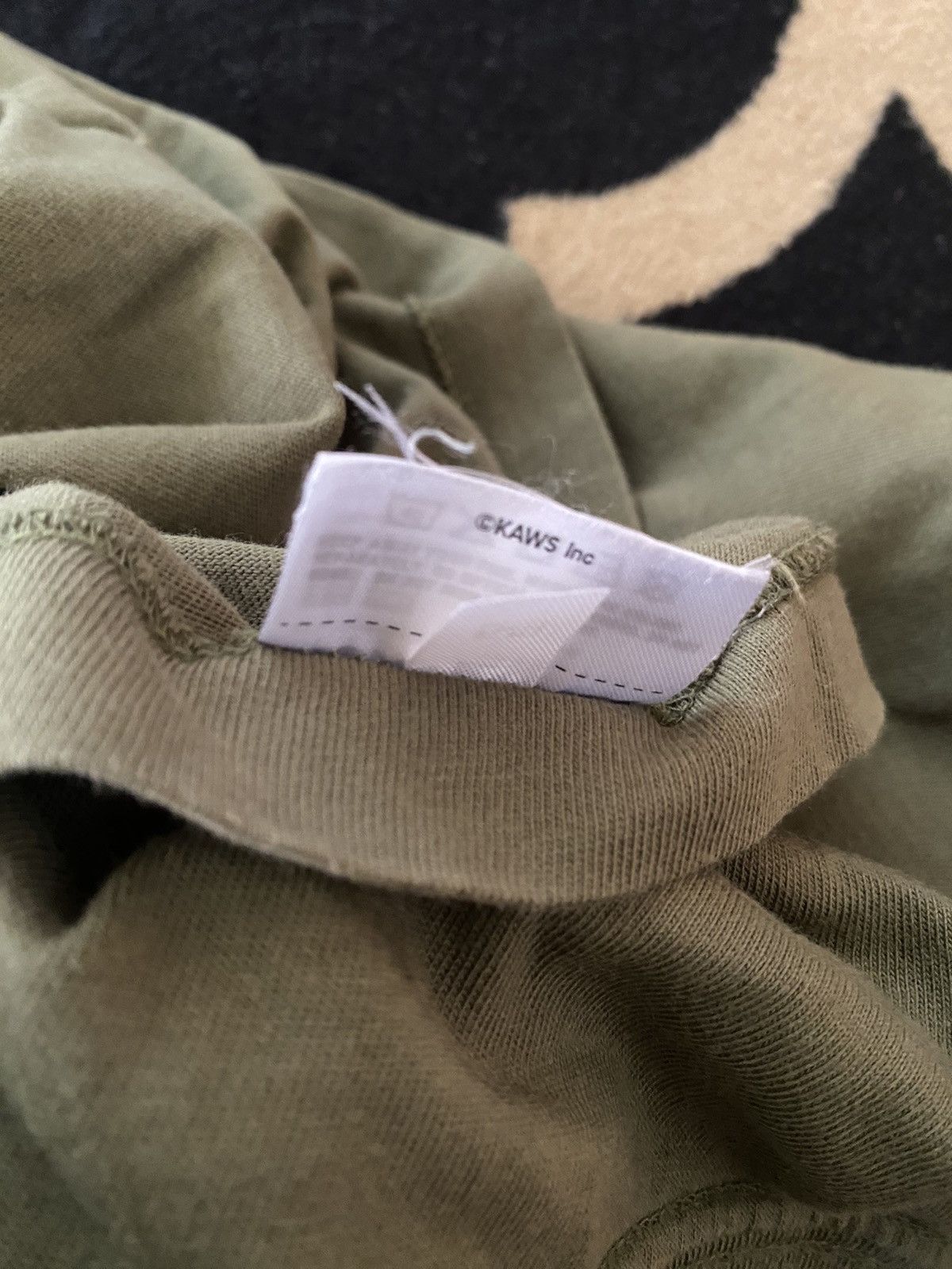 Japanese Brand Uniqlo Kaws Single Pocket Shirt Size US S / EU 44-46 / 1 - 7 Thumbnail