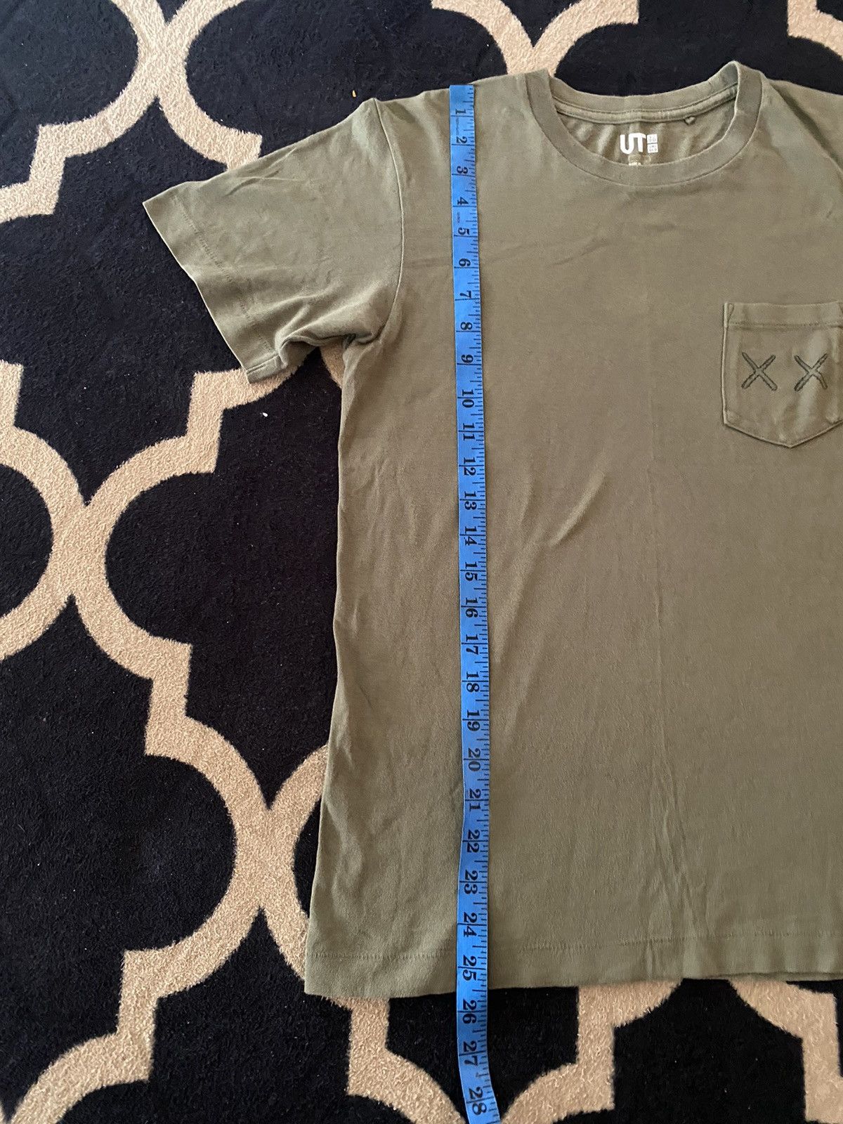 Japanese Brand Uniqlo Kaws Single Pocket Shirt Size US S / EU 44-46 / 1 - 9 Thumbnail