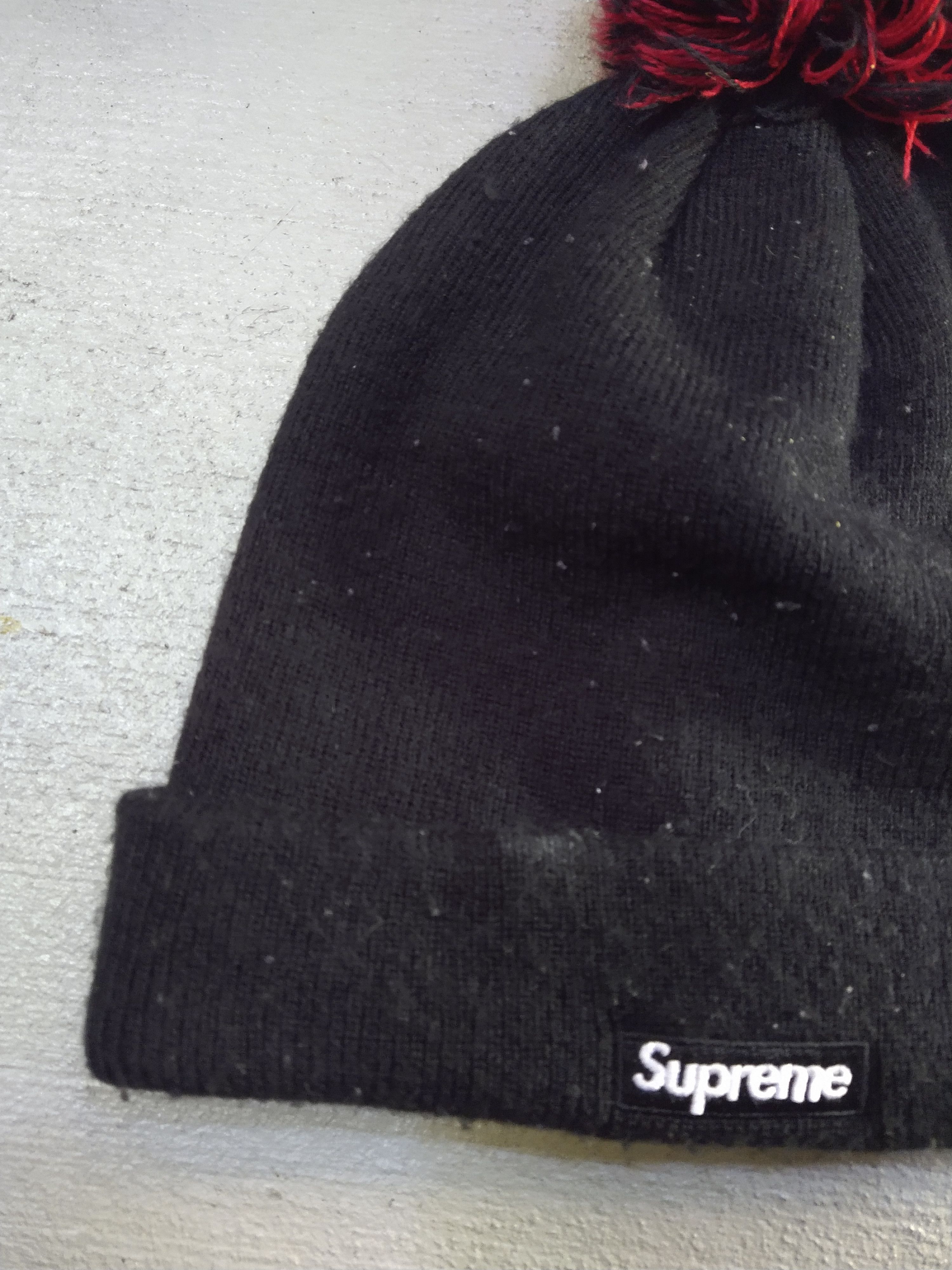 New Era × Supreme Supreme x New Era Beanie Snake Script Logo Black Red FW17 Size ONE SIZE - 7 Thumbnail