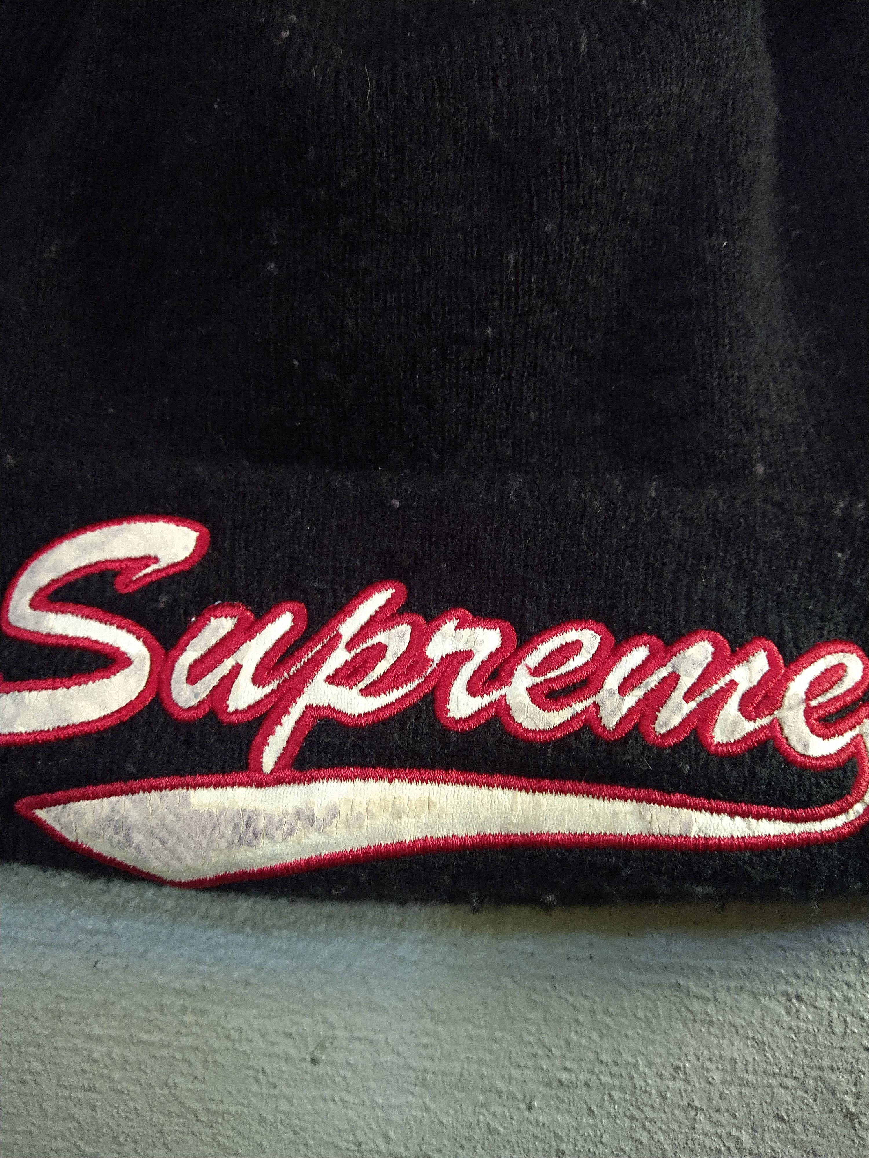 New Era × Supreme Supreme x New Era Beanie Snake Script Logo Black Red FW17 Size ONE SIZE - 5 Thumbnail