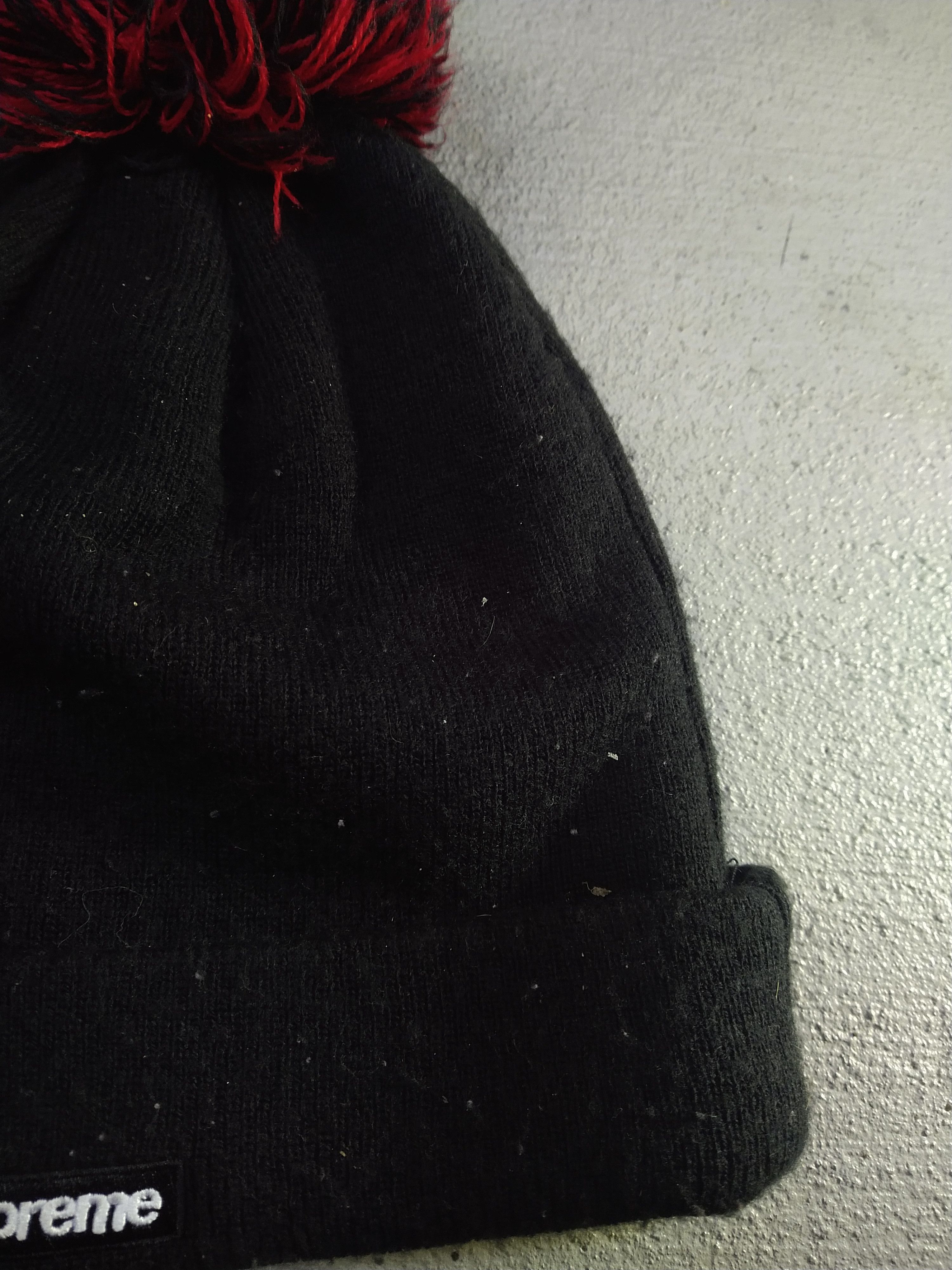New Era × Supreme Supreme x New Era Beanie Snake Script Logo Black Red FW17 Size ONE SIZE - 9 Thumbnail
