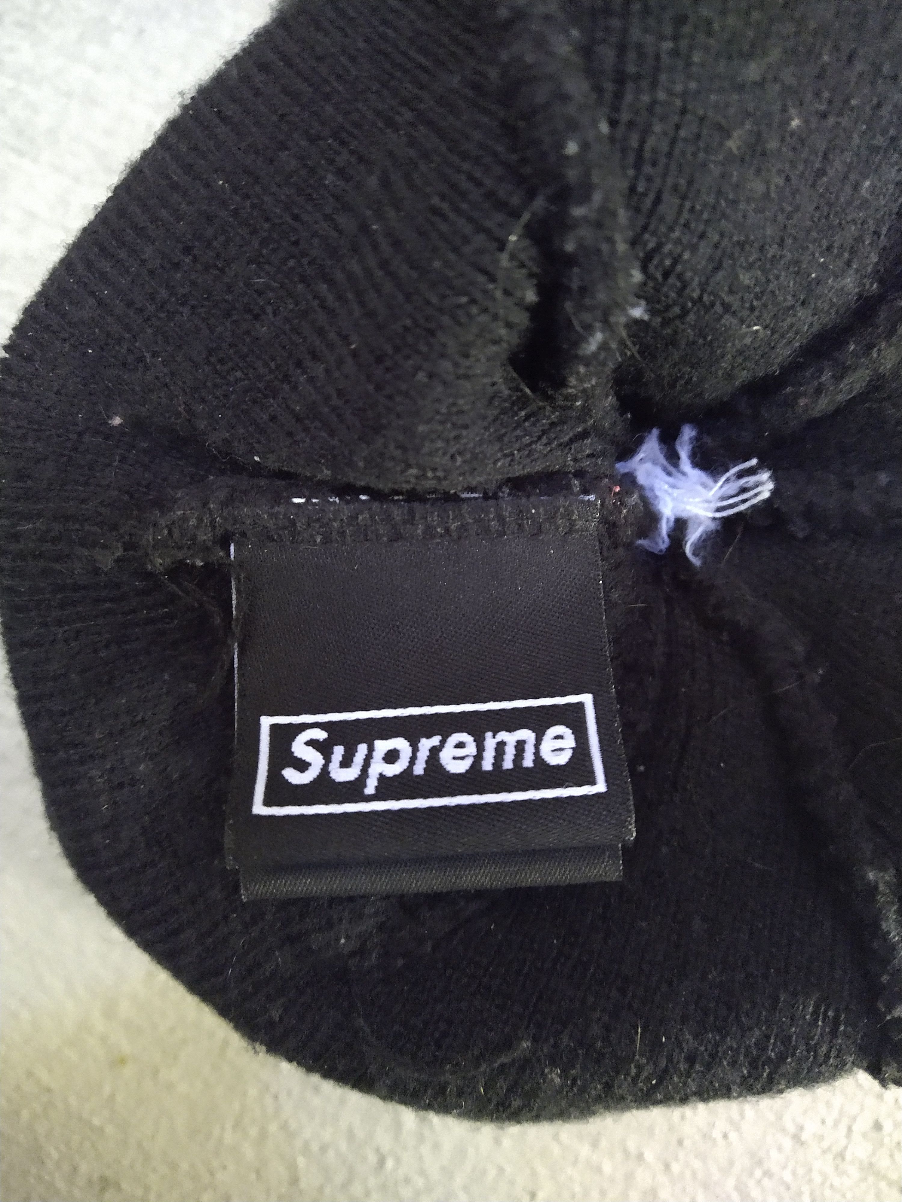 New Era × Supreme Supreme x New Era Beanie Snake Script Logo Black Red FW17 Size ONE SIZE - 11 Thumbnail