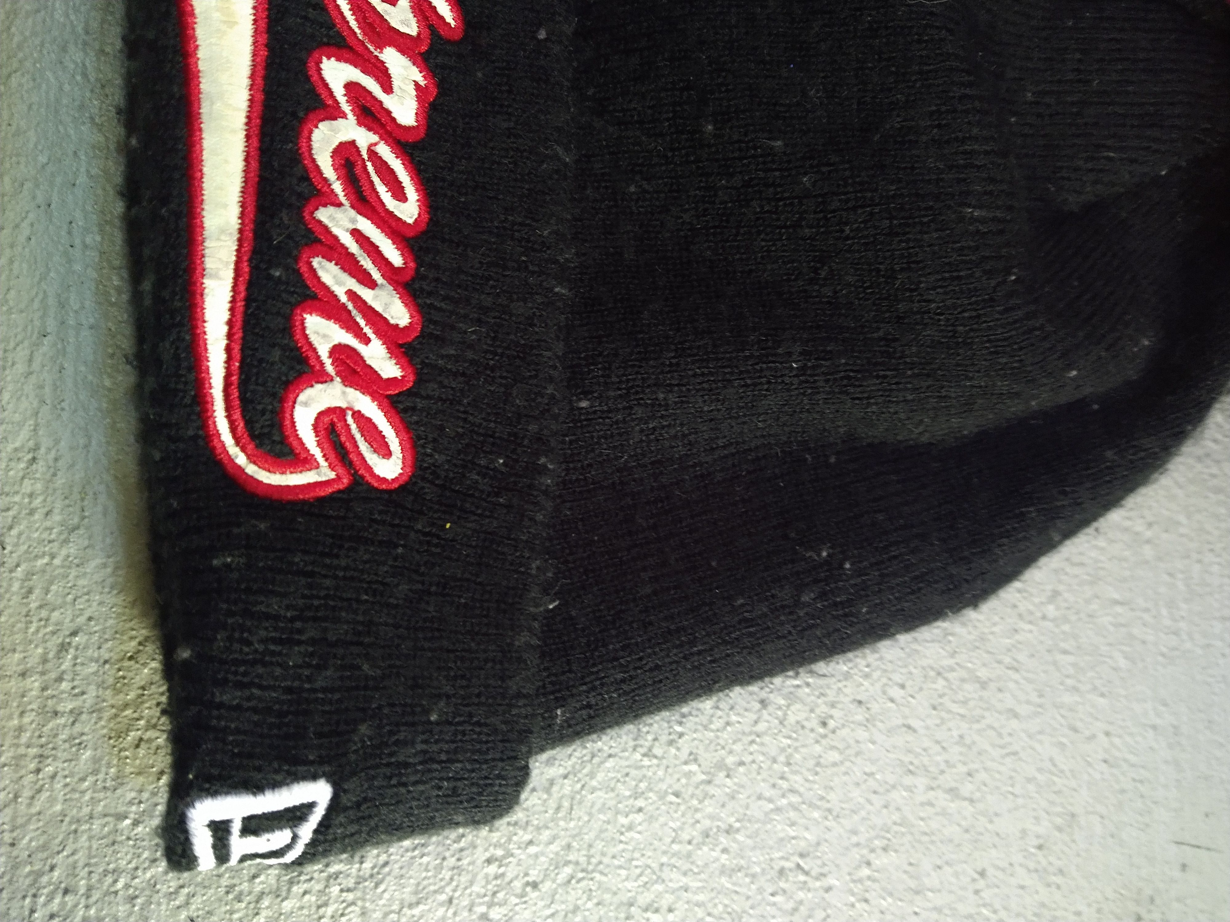 New Era × Supreme Supreme x New Era Beanie Snake Script Logo Black Red FW17 Size ONE SIZE - 4 Thumbnail