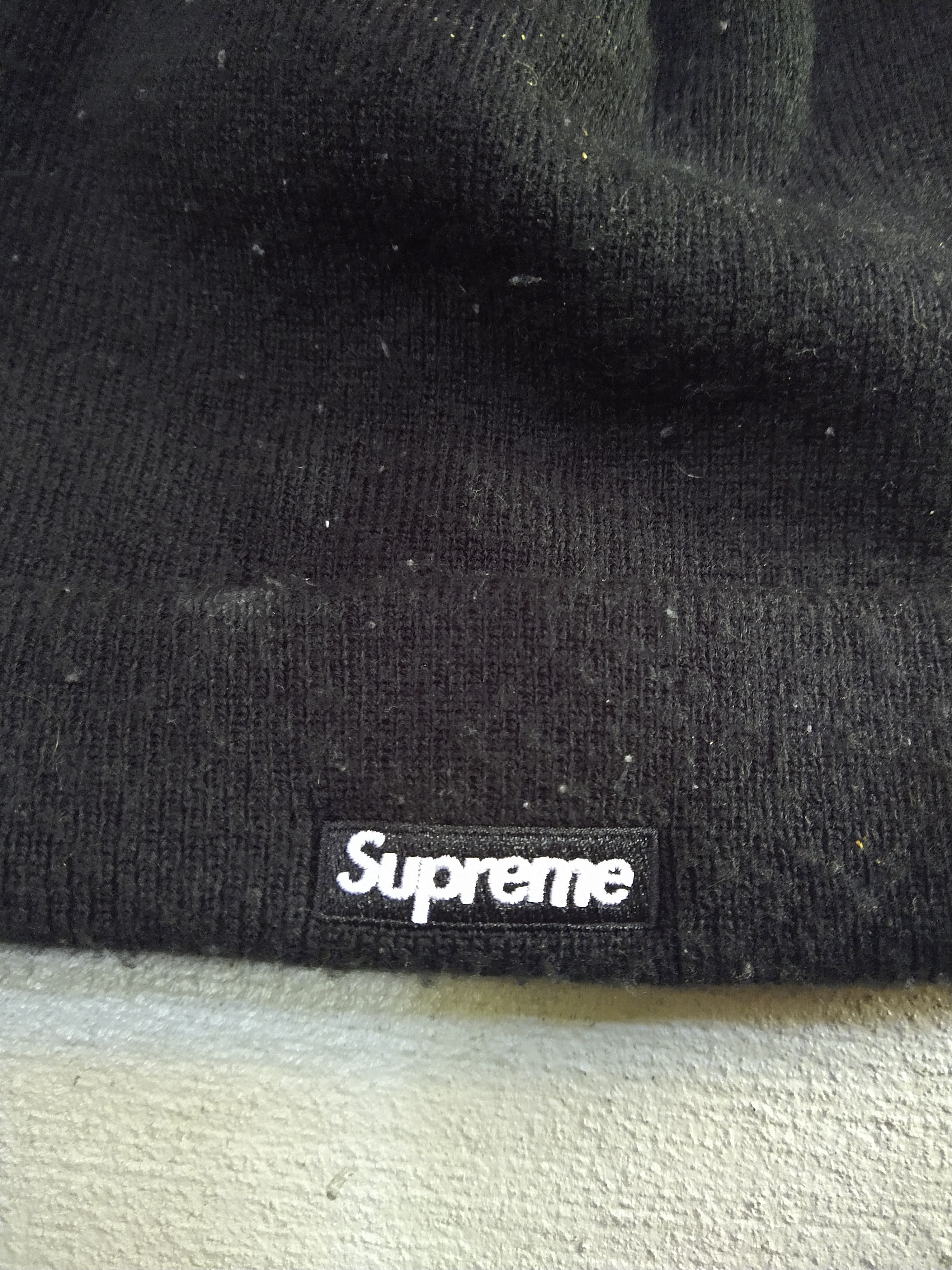 New Era × Supreme Supreme x New Era Beanie Snake Script Logo Black Red FW17 Size ONE SIZE - 8 Thumbnail