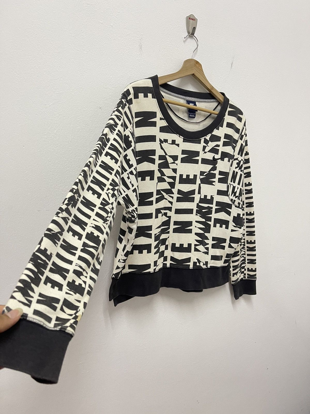Nike × Vintage Vintage Nike Allover Print Logo Crewneck Sweatshirt Size M / US 6-8 / IT 42-44 - 3 Thumbnail