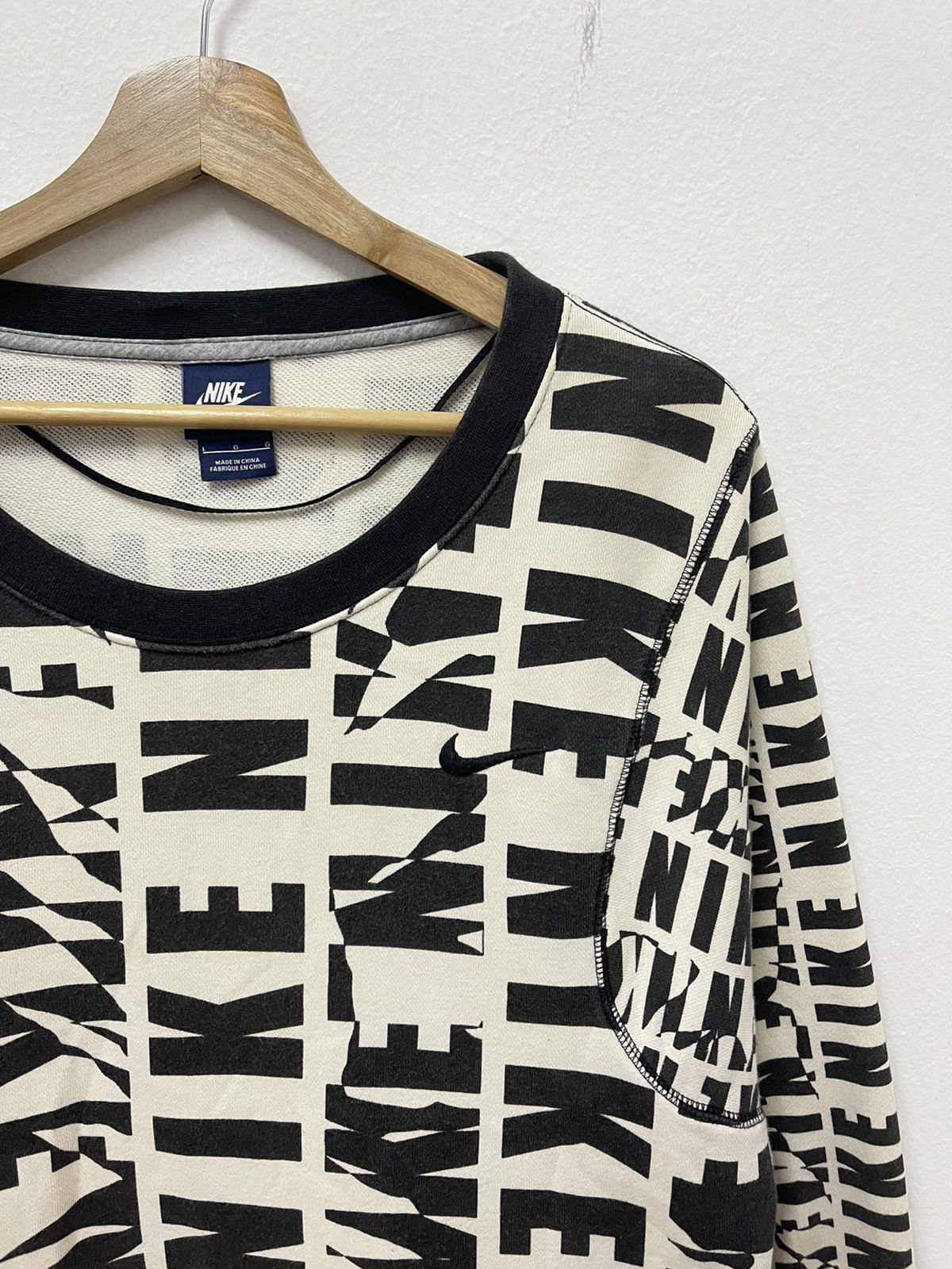 Nike × Vintage Vintage Nike Allover Print Logo Crewneck Sweatshirt Size M / US 6-8 / IT 42-44 - 2 Thumbnail