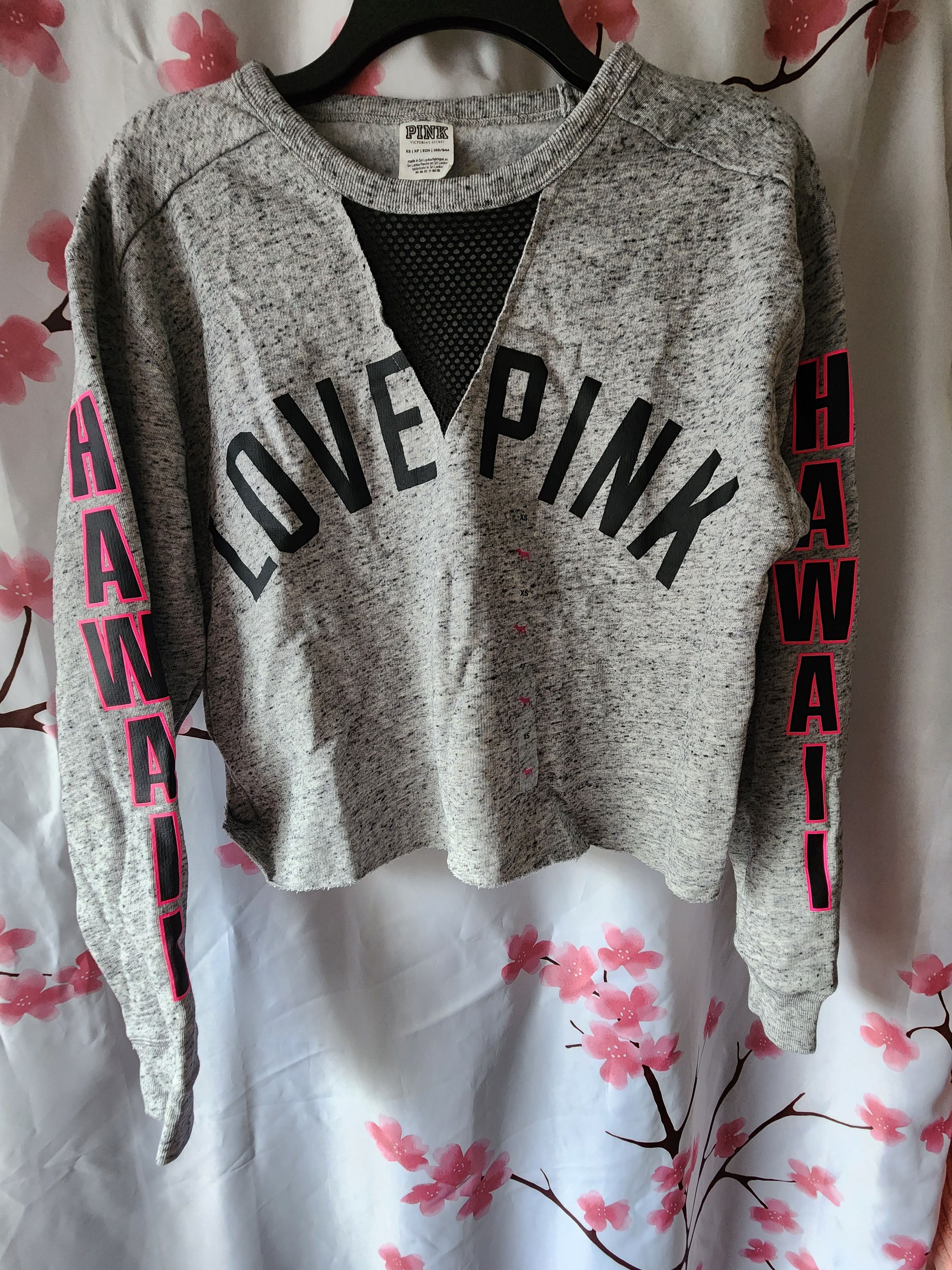 Victoria's Secret Victoria's Secret PINK Hawaii Gray Crop Sweater Size XS Size XS / US 0-2 / IT 36-38 - 1 Thumbnail