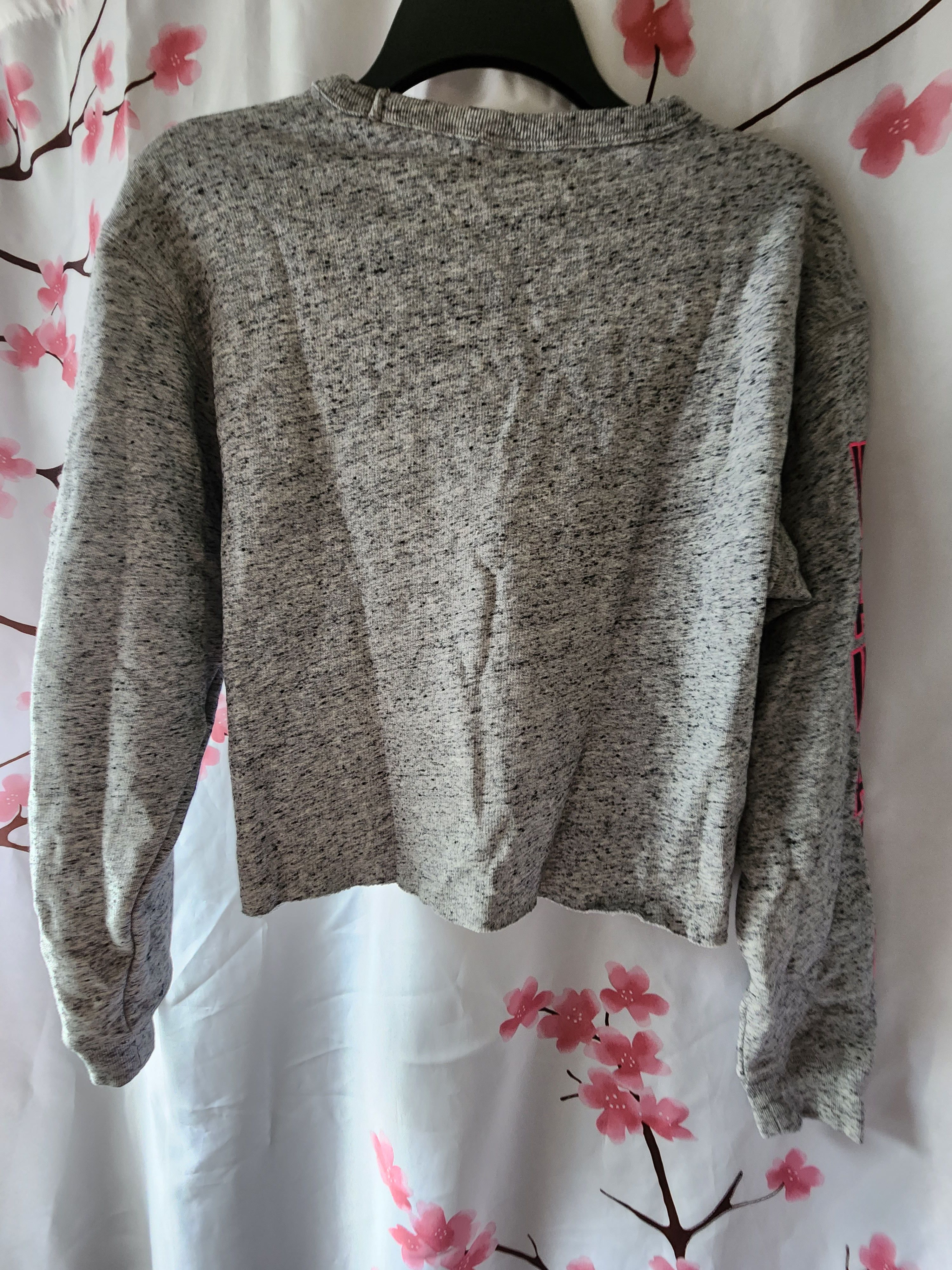 Victoria's Secret Victoria's Secret PINK Hawaii Gray Crop Sweater Size XS Size XS / US 0-2 / IT 36-38 - 3 Thumbnail