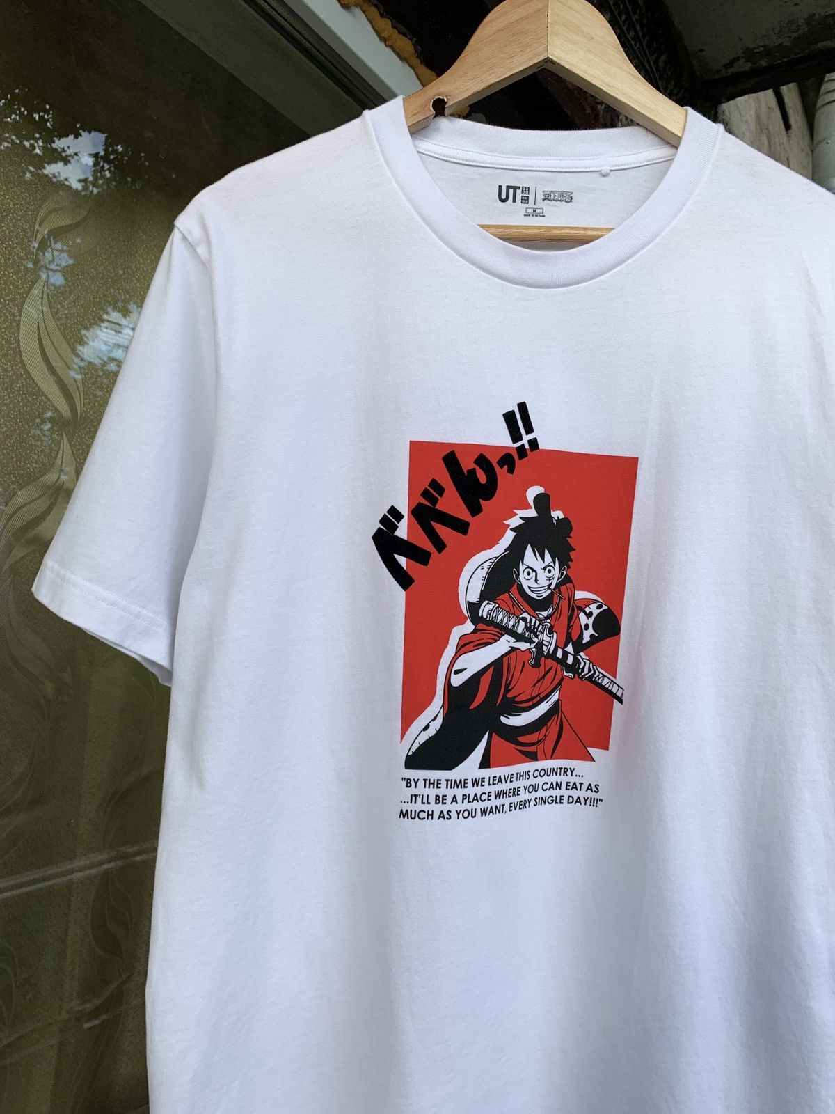 Anime Uniqlo x One Piece White Graphic T-Shirt Size US M / EU 48-50 / 2 - 2 Thumbnail
