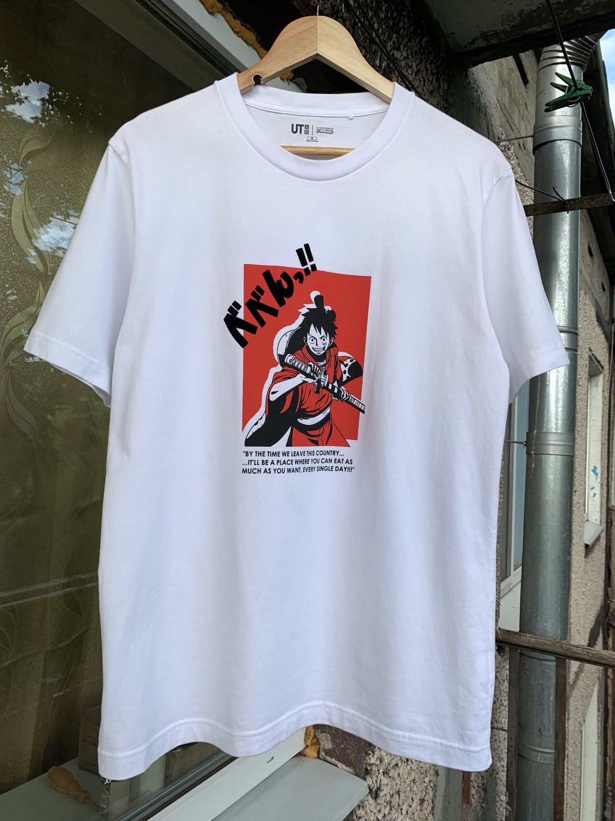 Anime Uniqlo x One Piece White Graphic T-Shirt Size US M / EU 48-50 / 2 - 1 Thumbnail
