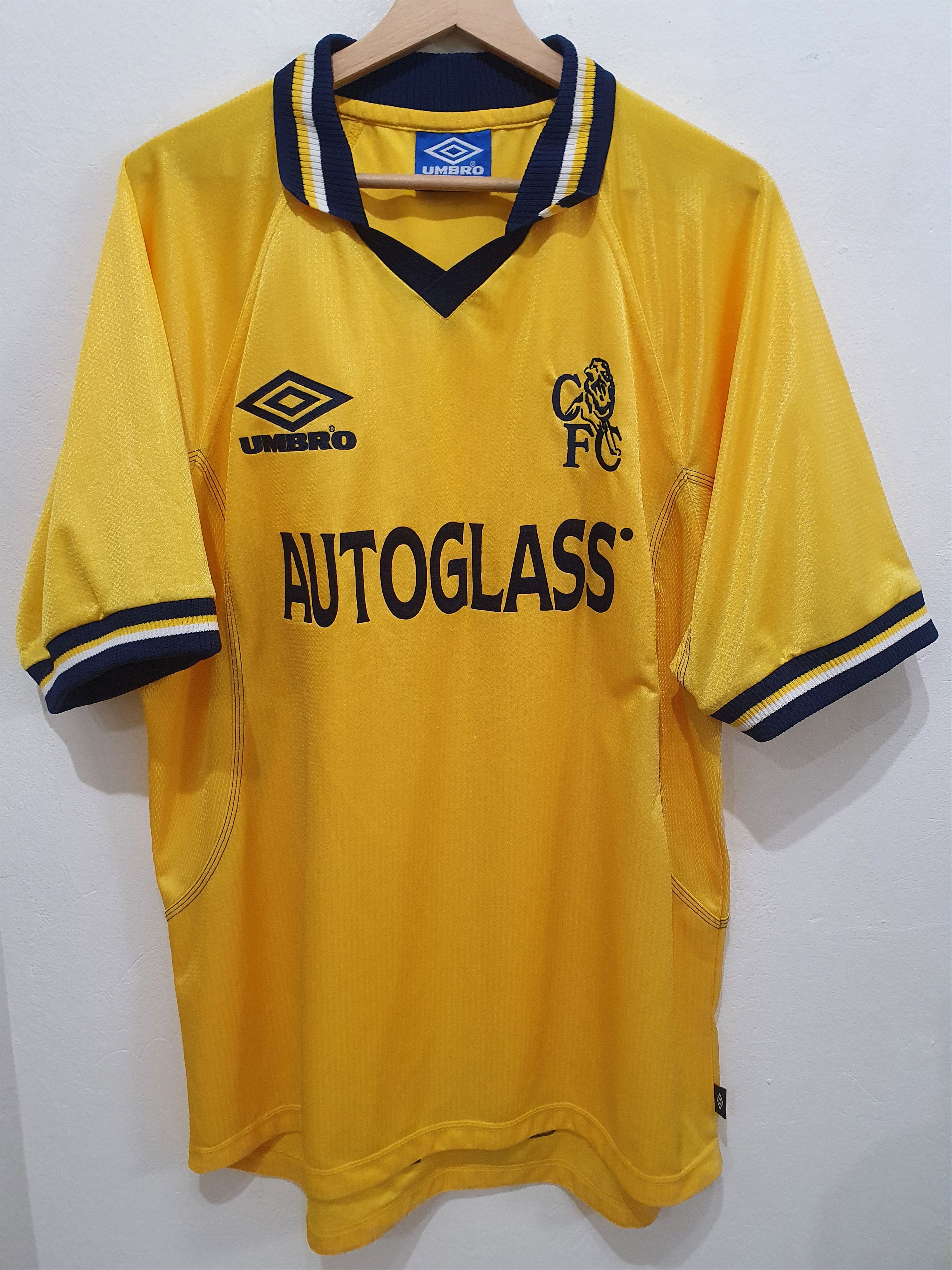 image of Chelsea Soccer x Jersey Umbro Chelsea London Size XL 1998 2000 Jersey Shirt Soccer in Yellow, Men's