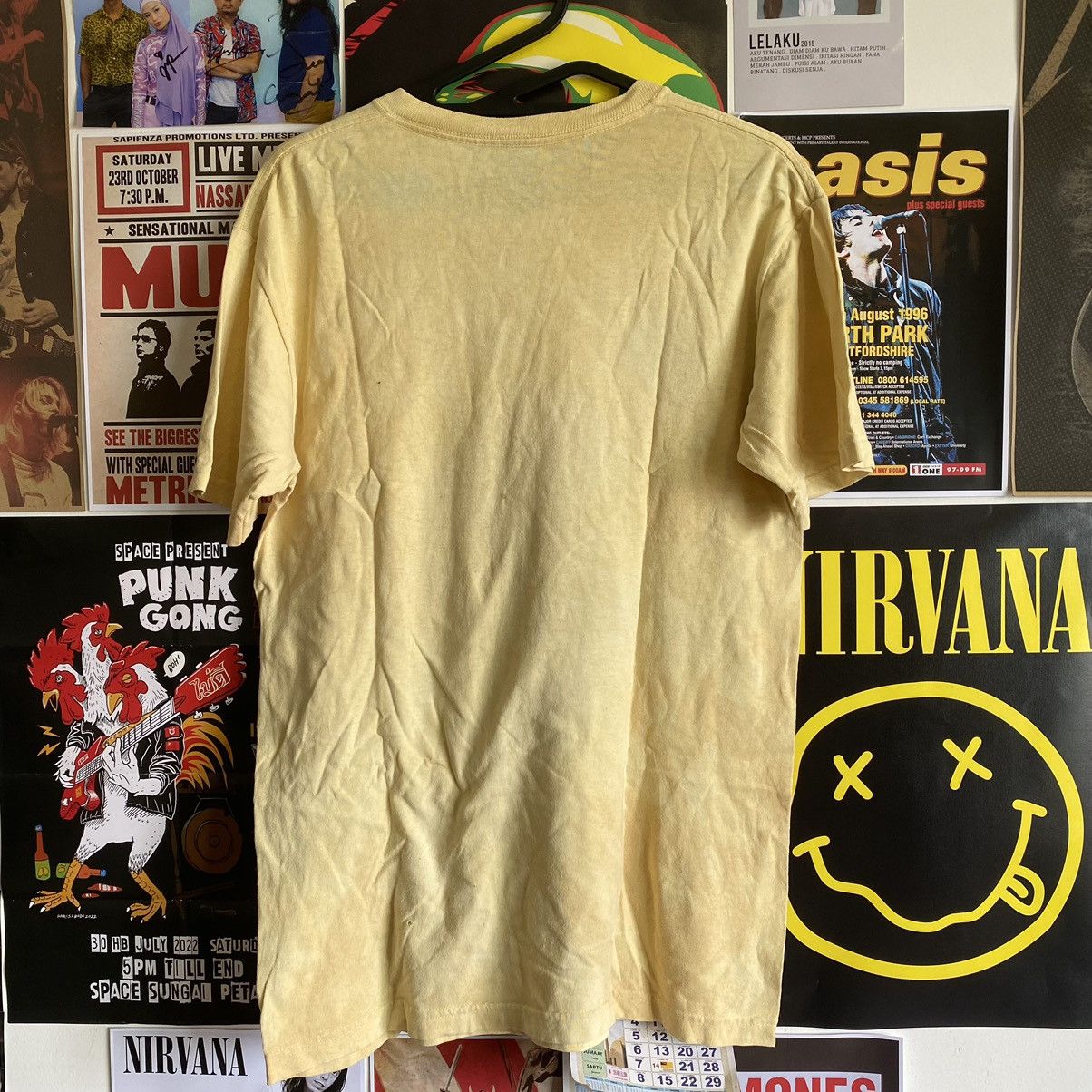 The Mountain The Mountain Pug Graphic Faded Yellow T-Shirt Size US S / EU 44-46 / 1 - 6 Thumbnail