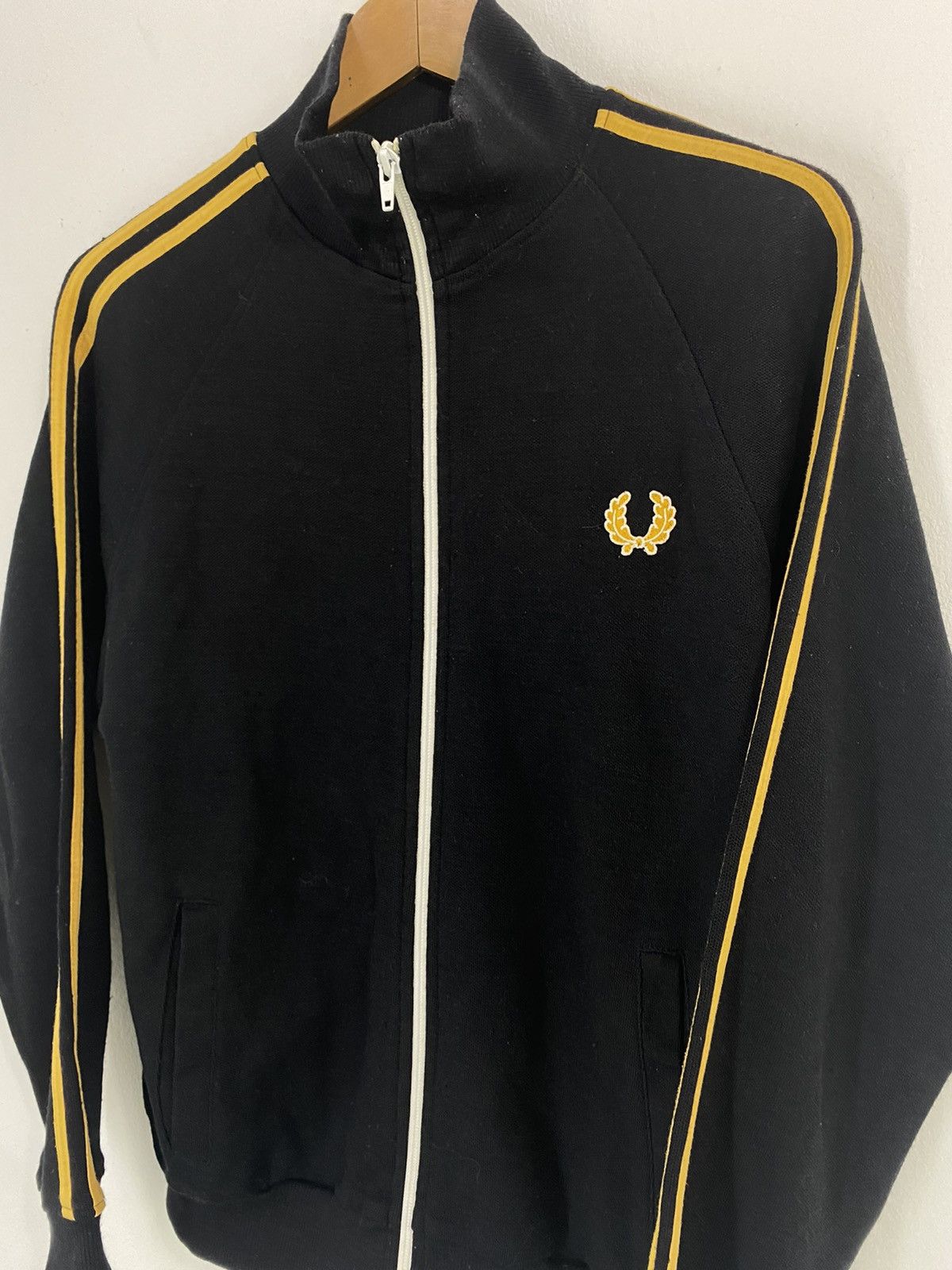 Fred Perry Fred Perry Sweater Small Logo Design Black Yellow Size US S / EU 44-46 / 1 - 3 Thumbnail