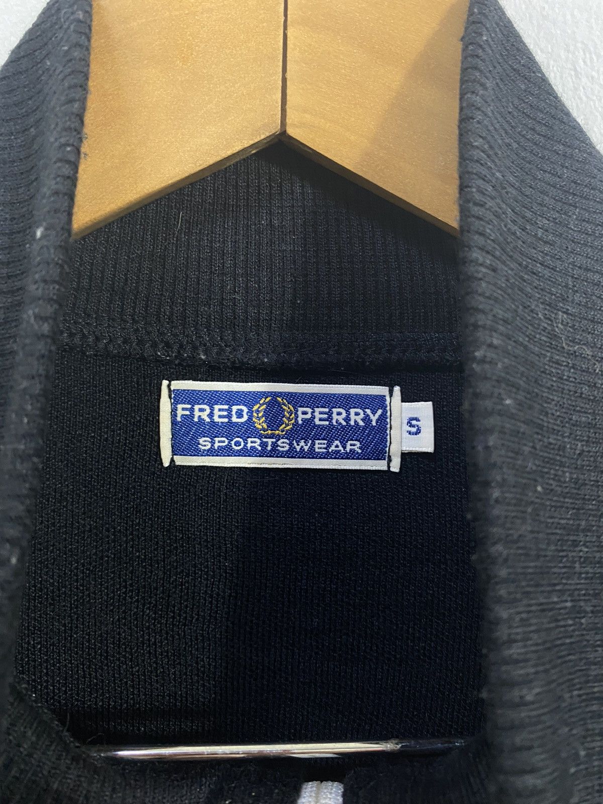 Fred Perry Fred Perry Sweater Small Logo Design Black Yellow Size US S / EU 44-46 / 1 - 5 Thumbnail