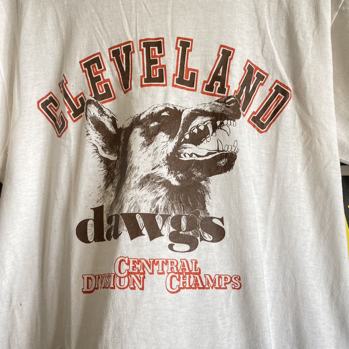 Vintage Vintage Jerzees Cleveland Dawg Graphic Single Stich T-Shirt Size US M / EU 48-50 / 2 - 2 Thumbnail