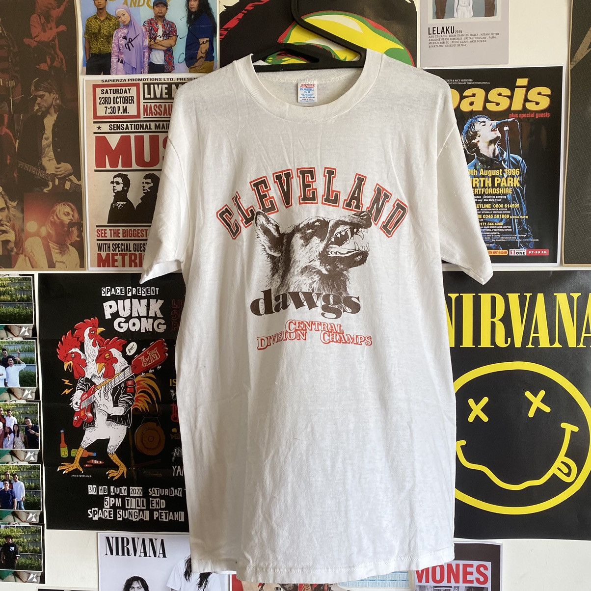 Vintage Vintage Jerzees Cleveland Dawg Graphic Single Stich T-Shirt Size US M / EU 48-50 / 2 - 1 Thumbnail