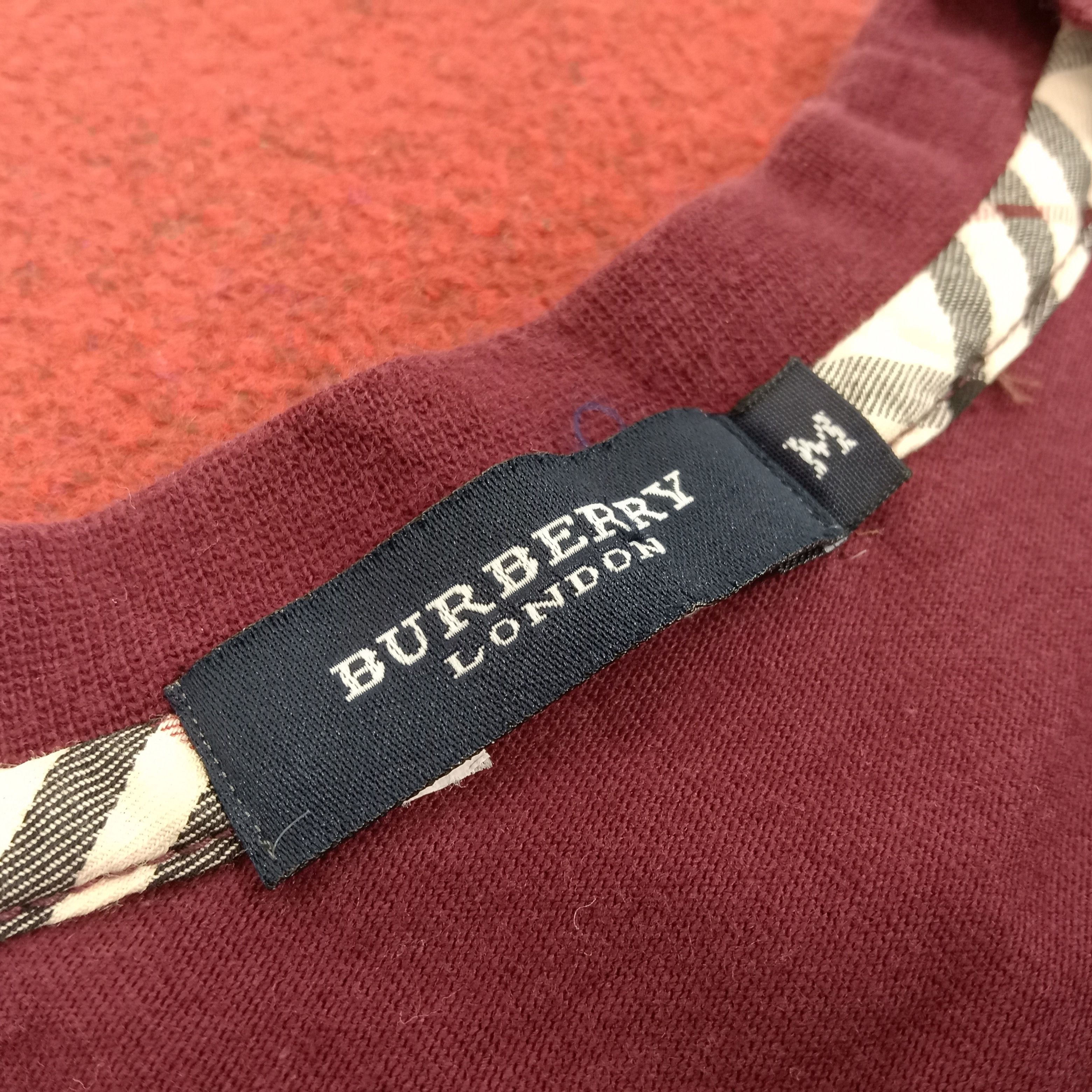 Burberry × Vintage Burberry London Small Logo Design Maroon Tshirt Size US M / EU 48-50 / 2 - 4 Thumbnail