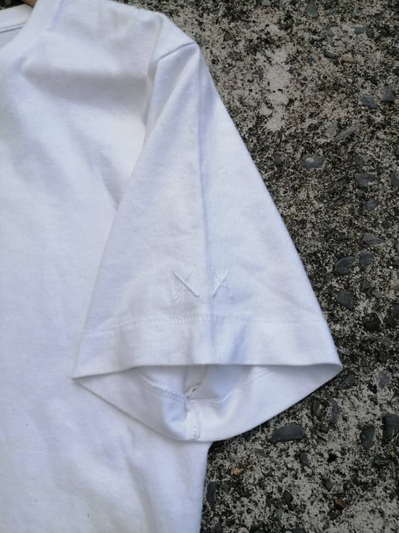 Kaws × Uniqlo Uniqlo X Kaws Tee Size US M / EU 48-50 / 2 - 9 Thumbnail